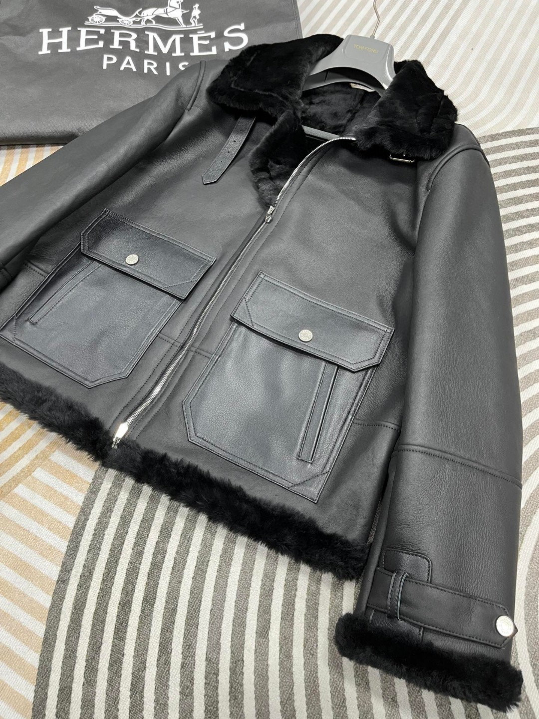 HERMES 爱马仕 皮毛一体拉链外套 夹克 皮衣 长袖 保暖 黑色 