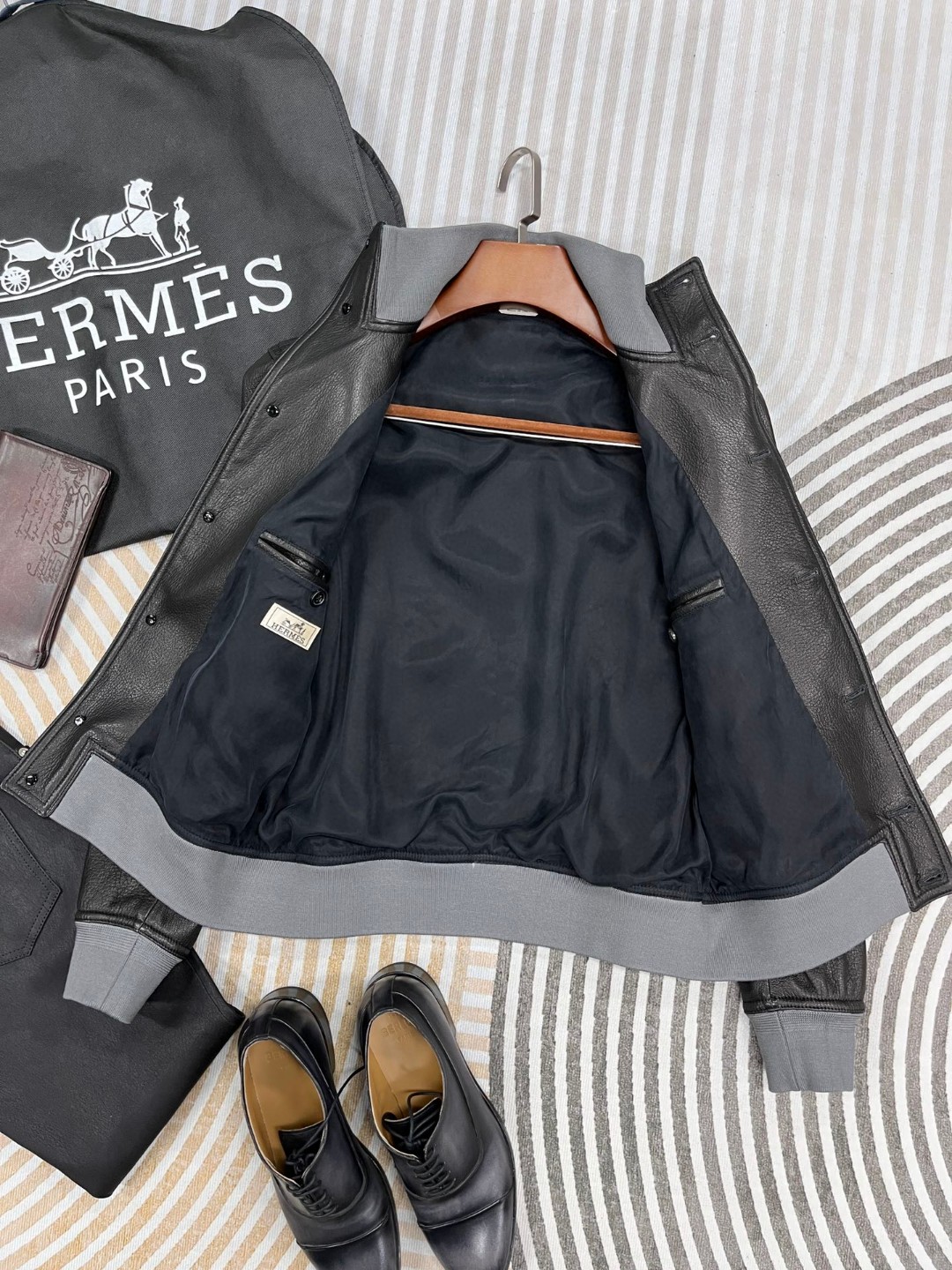 HERMES 爱马仕 皮毛一体拉链外套 夹克 皮衣 长袖 保暖 黑色 