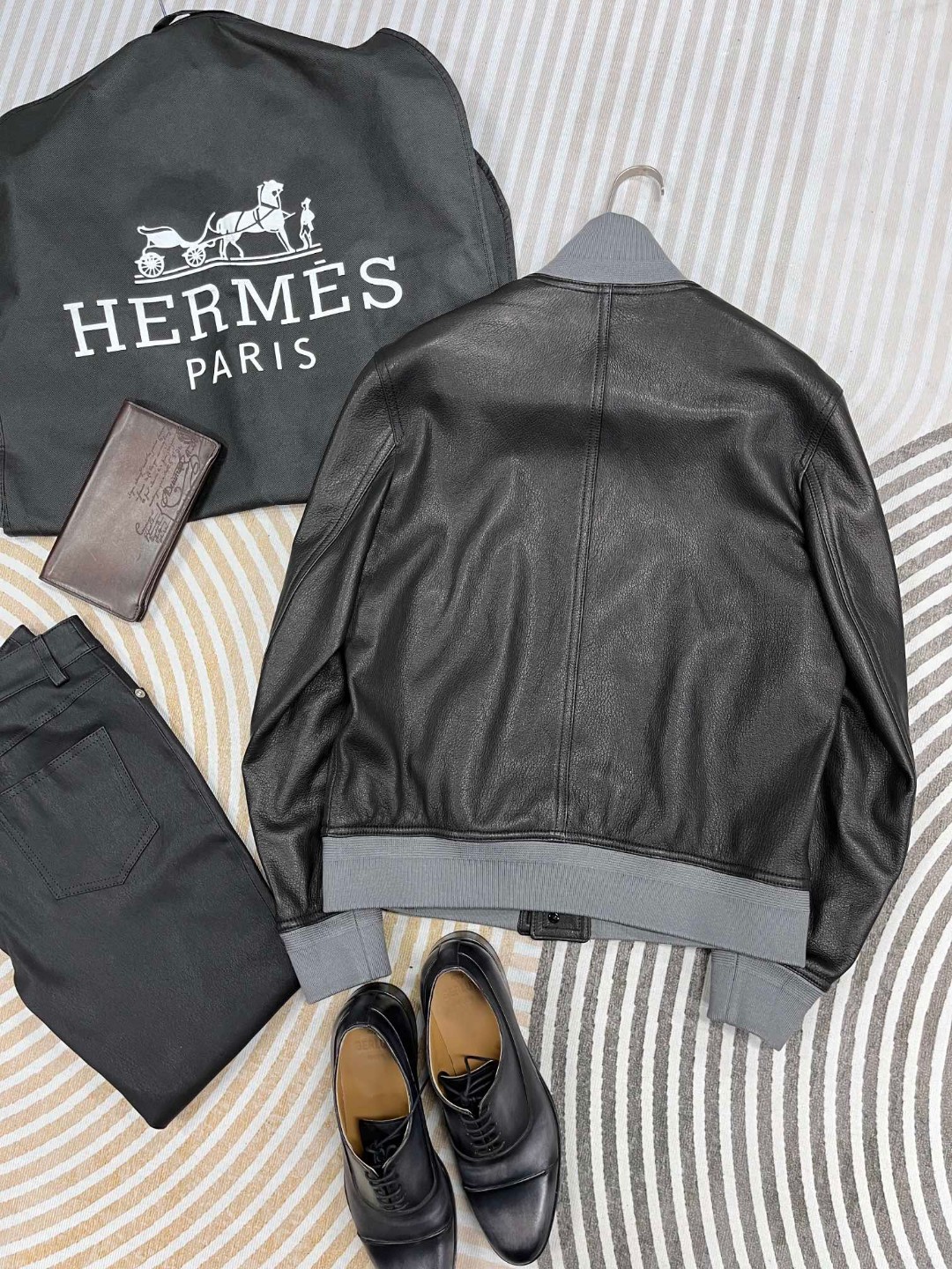 HERMES 爱马仕 立领皮夹克 外套 皮衣 长袖 黑色