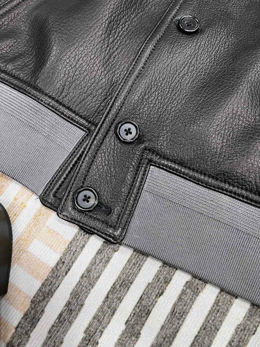 HERMES 爱马仕 立领皮夹克 外套 皮衣 长袖 黑色