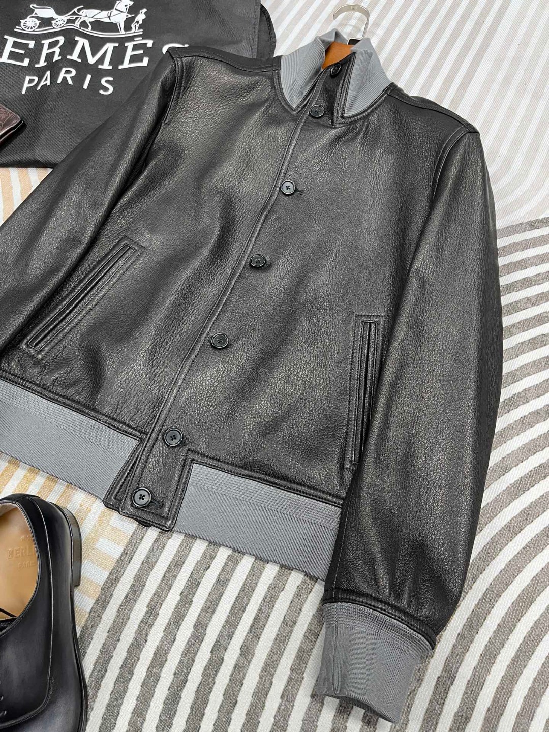 HERMES 爱马仕 立领皮夹克 外套 皮衣 长袖 黑色