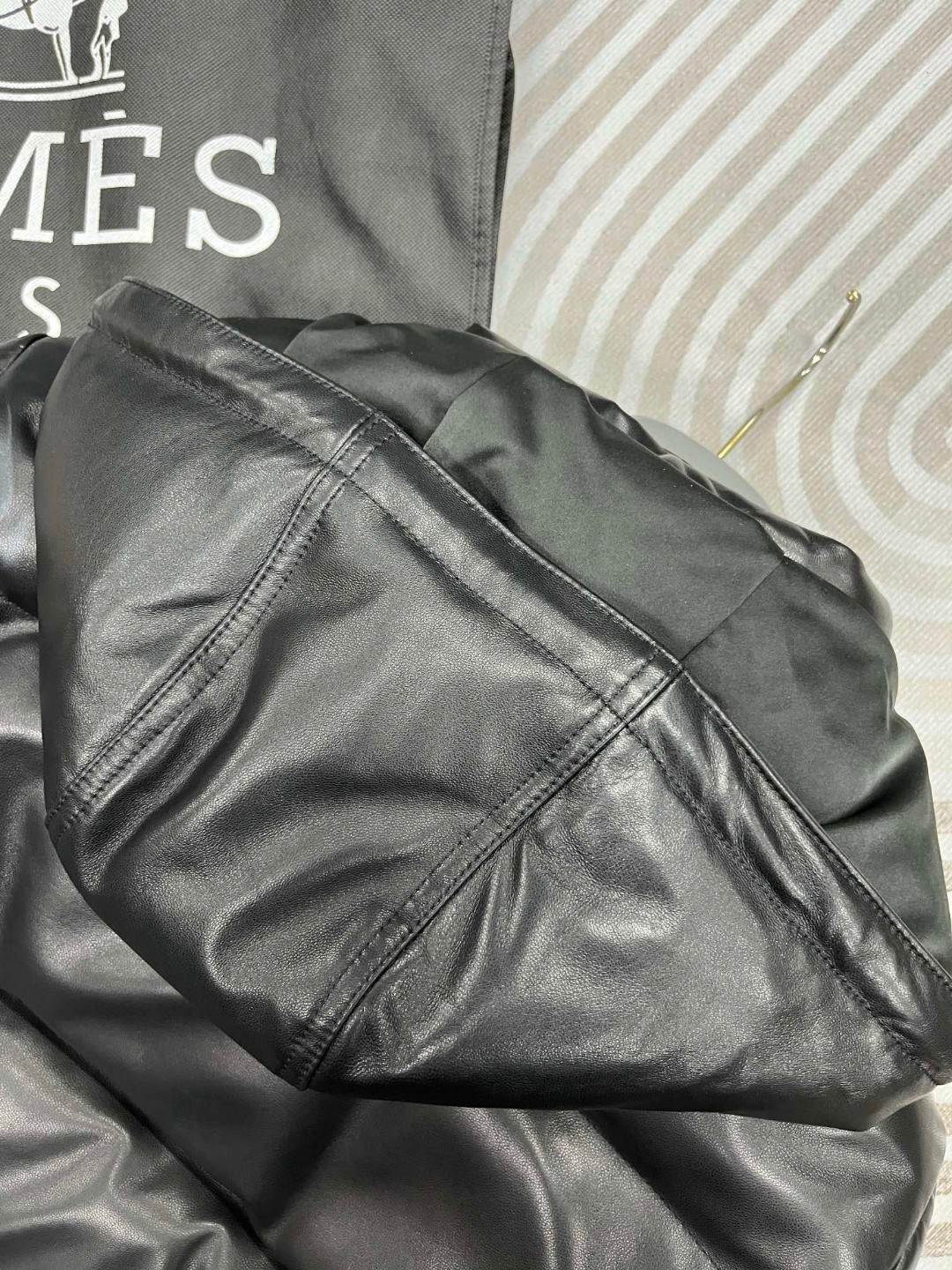 HERMES 爱马仕 连帽拉链真皮羽绒服 外套 夹克 保暖 长袖 黑色 咖色