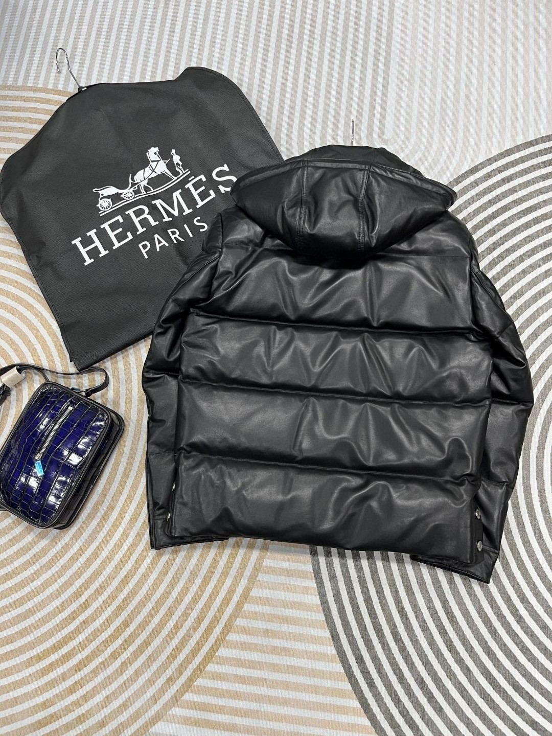 HERMES 爱马仕 连帽拉链真皮羽绒服 外套 夹克 保暖 长袖 黑色 咖色