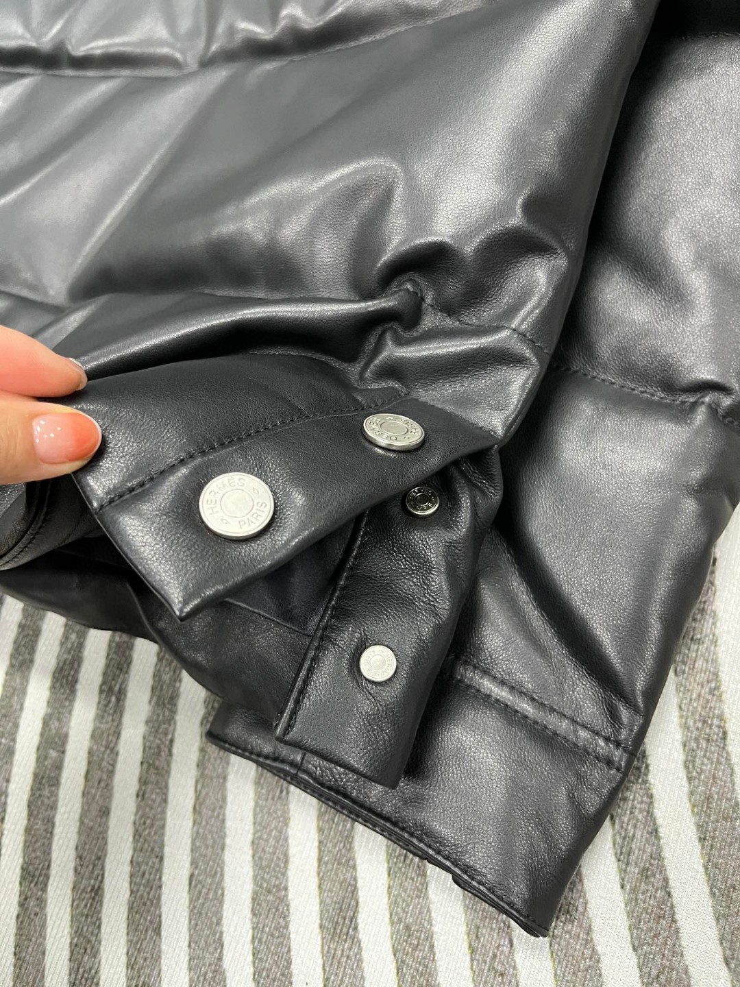 HERMES 爱马仕 连帽拉链真皮羽绒服 外套 夹克 保暖 长袖 黑色 咖色