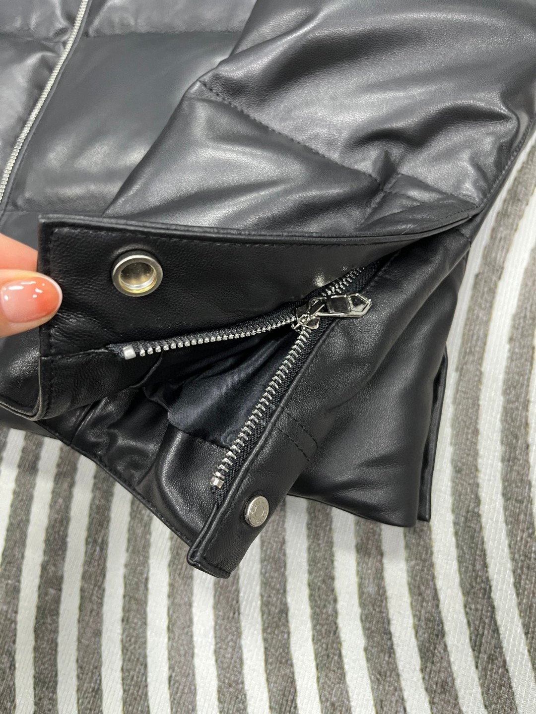 HERMES 爱马仕 连帽拉链真皮羽绒服 外套 夹克 保暖 长袖 黑色 咖色