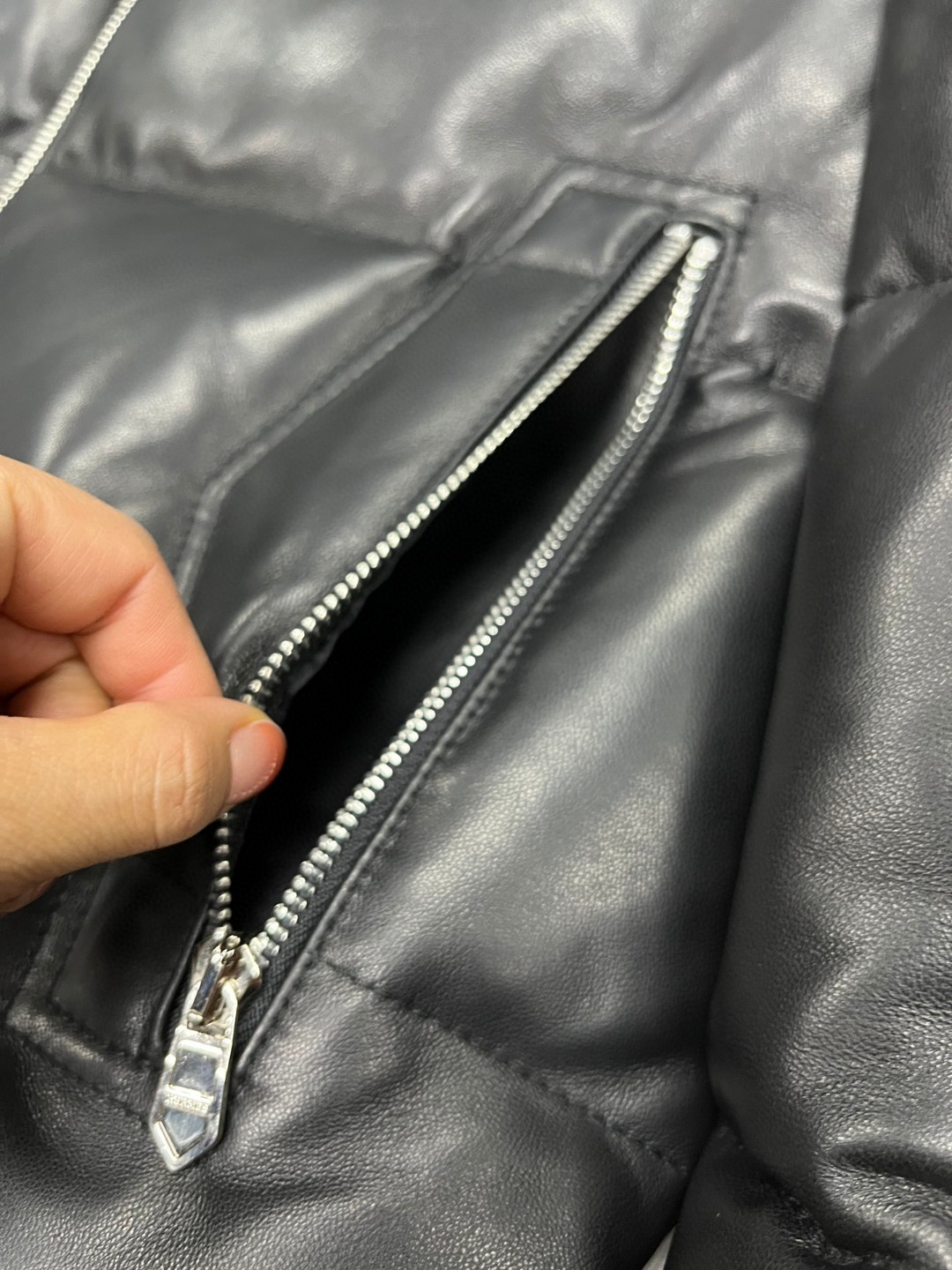 HERMES 爱马仕 连帽拉链真皮羽绒服 外套 夹克 保暖 长袖 黑色 咖色