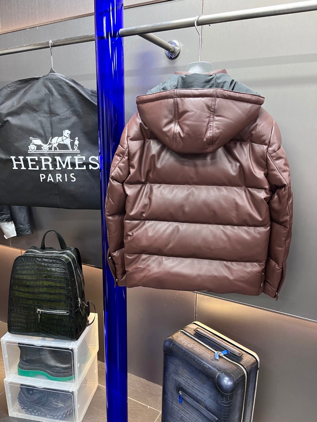 HERMES 爱马仕 连帽拉链真皮羽绒服 外套 夹克 保暖 长袖 黑色 咖色