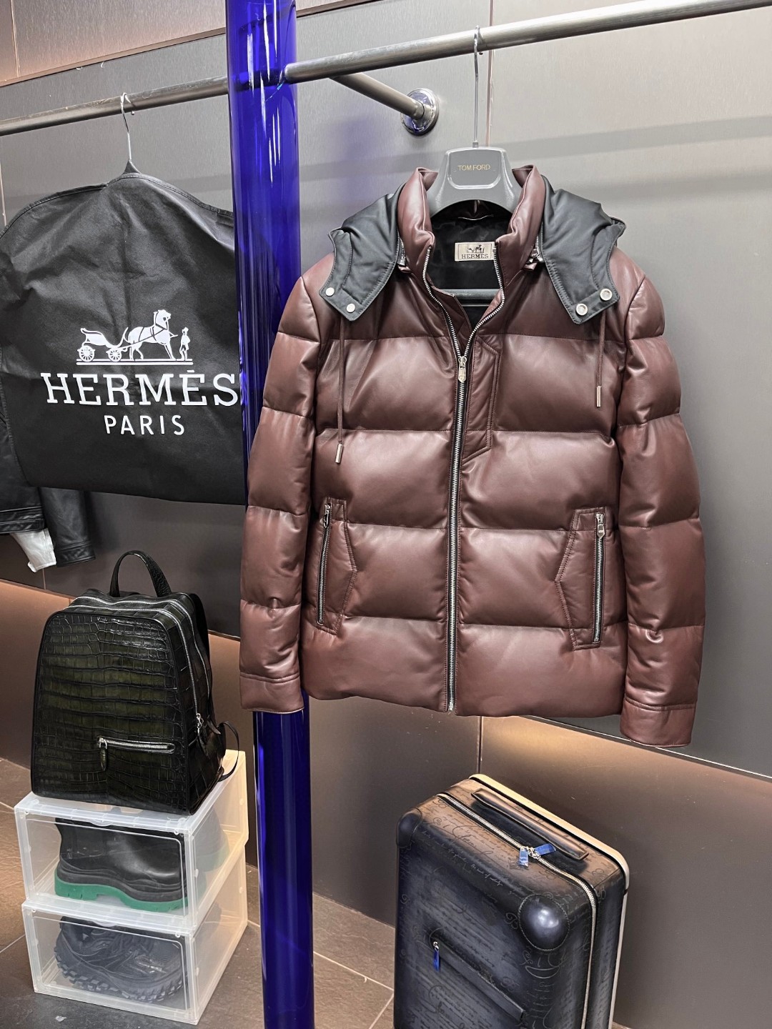 HERMES 爱马仕 连帽拉链真皮羽绒服 外套 夹克 保暖 长袖 黑色 咖色
