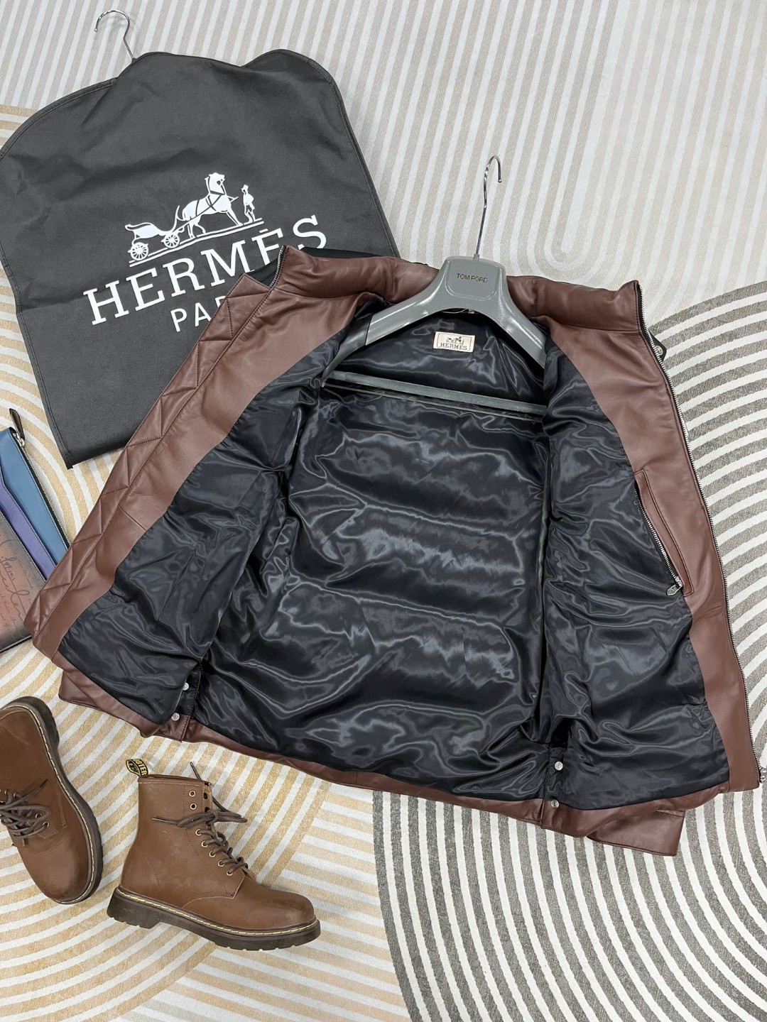 HERMES 爱马仕 连帽拉链真皮羽绒服 外套 夹克 保暖 长袖 黑色 咖色