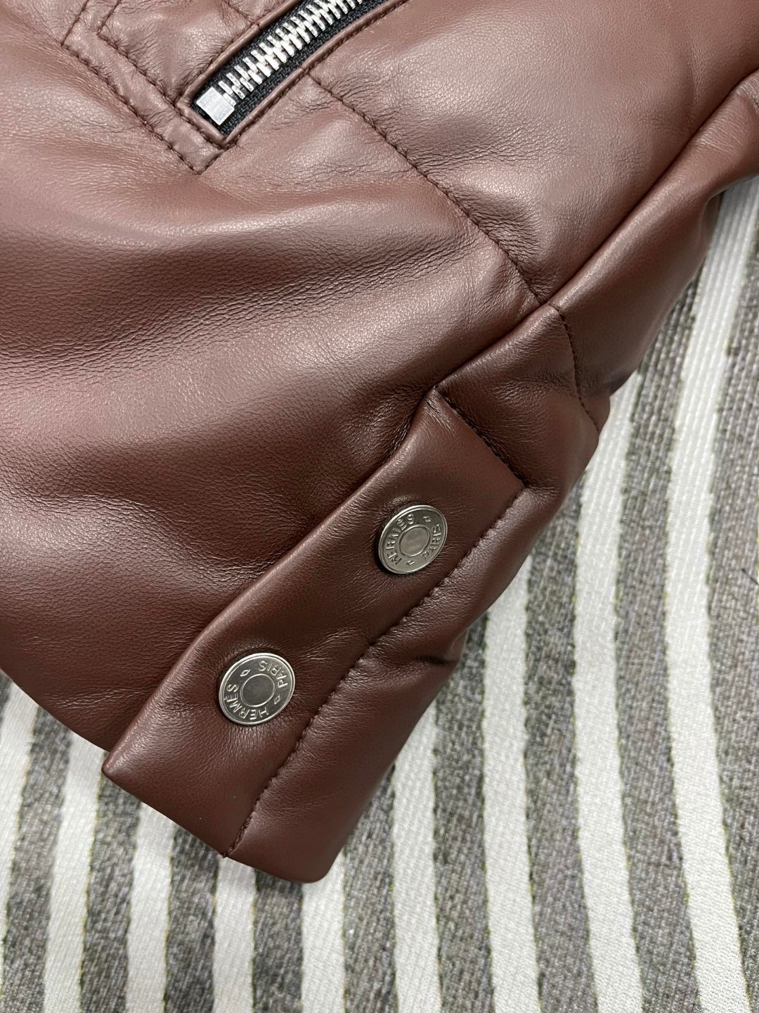 HERMES 爱马仕 连帽拉链真皮羽绒服 外套 夹克 保暖 长袖 黑色 咖色