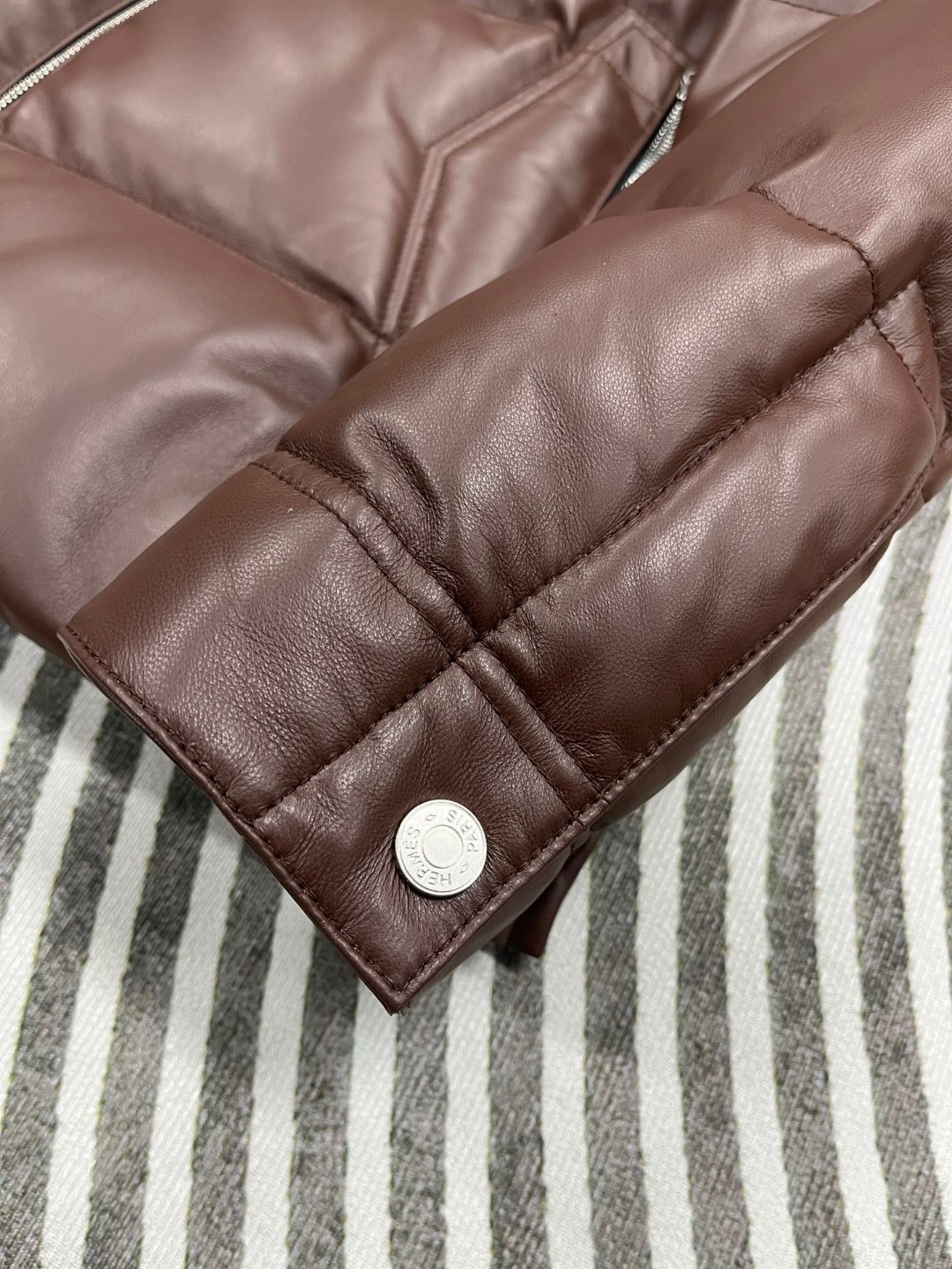 HERMES 爱马仕 连帽拉链真皮羽绒服 外套 夹克 保暖 长袖 黑色 咖色