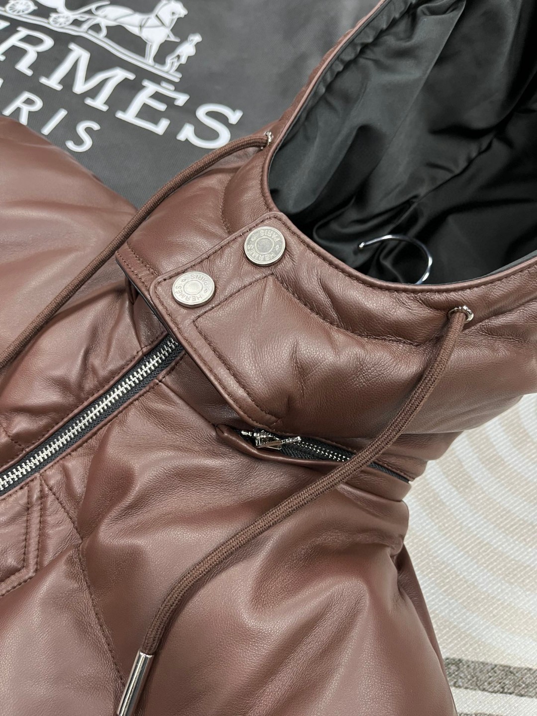 HERMES 爱马仕 连帽拉链真皮羽绒服 外套 夹克 保暖 长袖 黑色 咖色