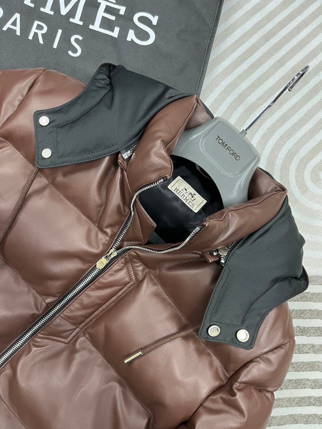 HERMES 爱马仕 连帽拉链真皮羽绒服 外套 夹克 保暖 长袖 黑色 咖色