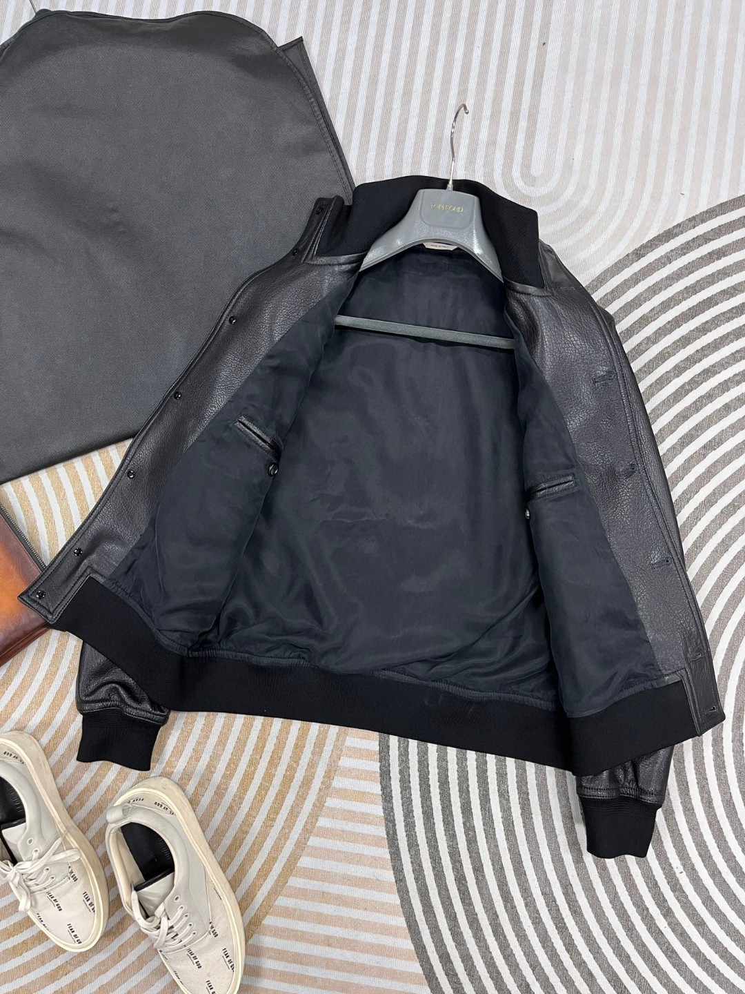 HERMES 爱马仕 立领皮夹克 外套 皮衣 长袖 黑色 灰色 酒红色