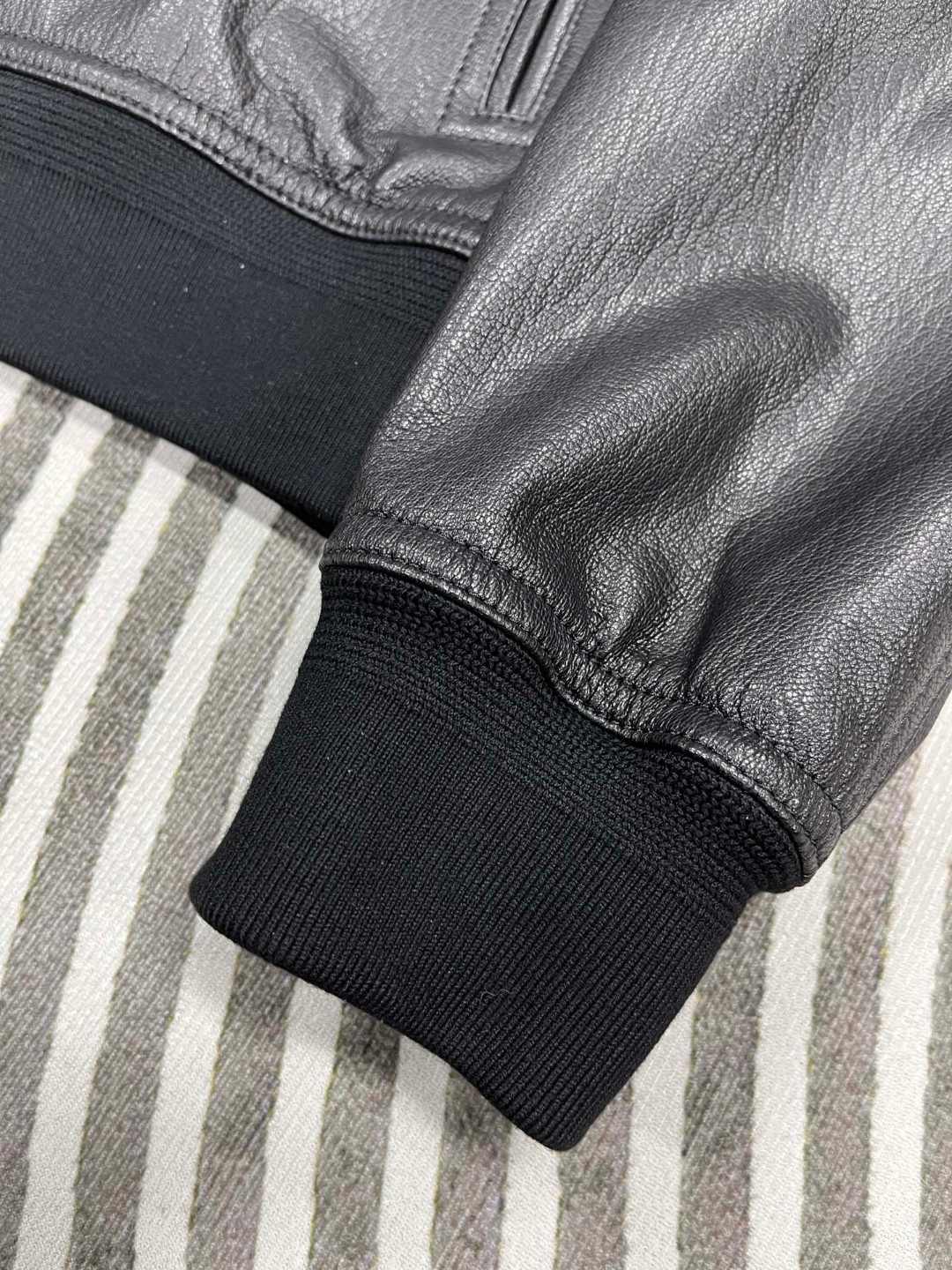 HERMES 爱马仕 立领皮夹克 外套 皮衣 长袖 黑色 灰色 酒红色