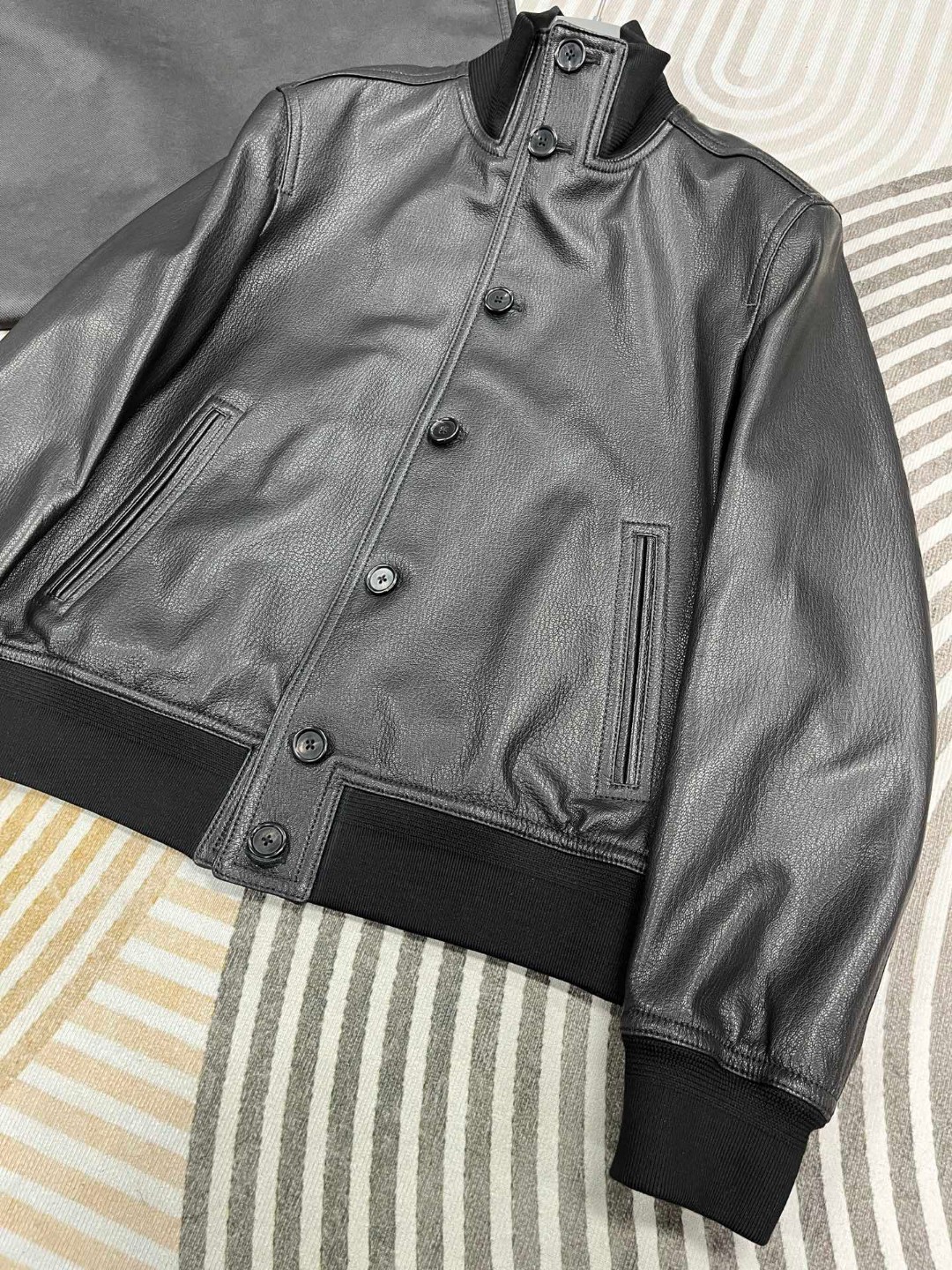 HERMES 爱马仕 立领皮夹克 外套 皮衣 长袖 黑色 灰色 酒红色