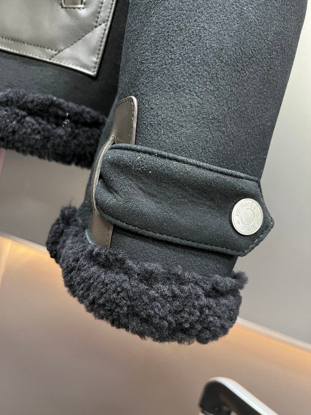 HERMES 爱马仕 皮毛一体拉链外套 夹克 皮衣 长袖 保暖 黑色 