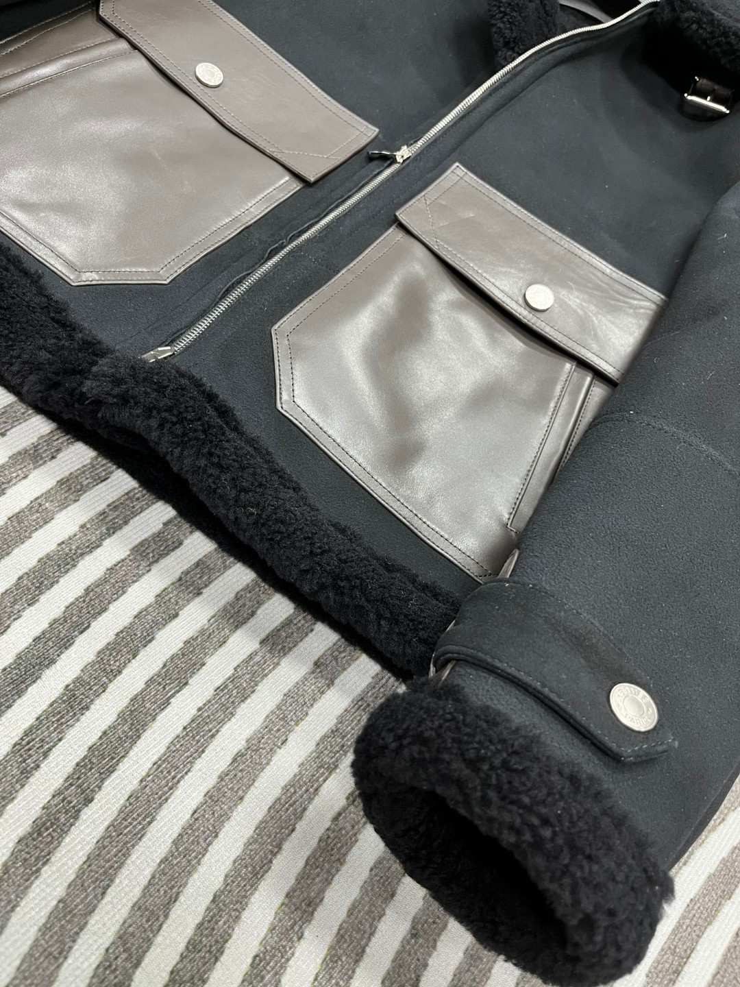 HERMES 爱马仕 皮毛一体拉链外套 夹克 皮衣 长袖 保暖 黑色 