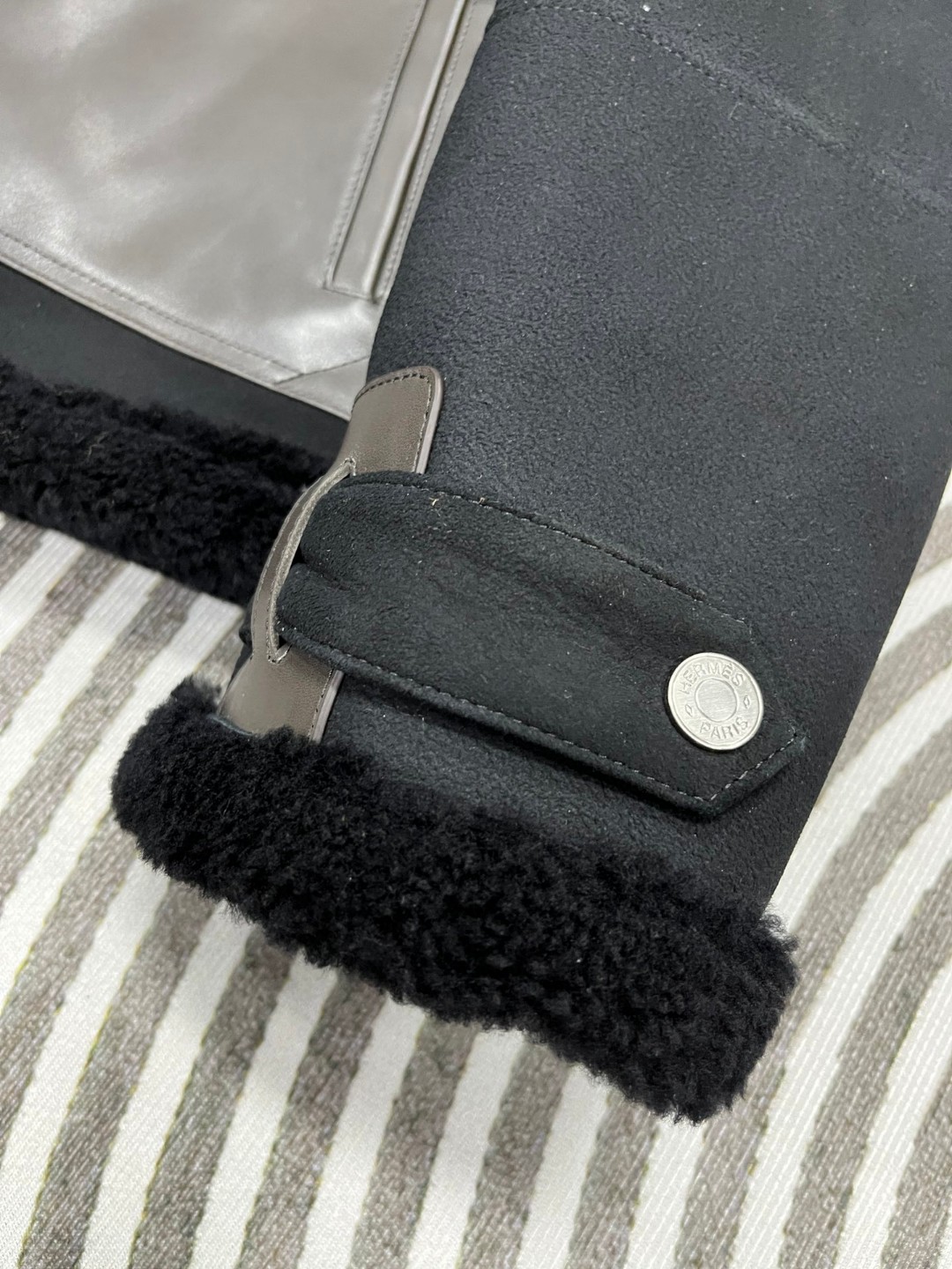 HERMES 爱马仕 皮毛一体拉链外套 夹克 皮衣 长袖 保暖 黑色 