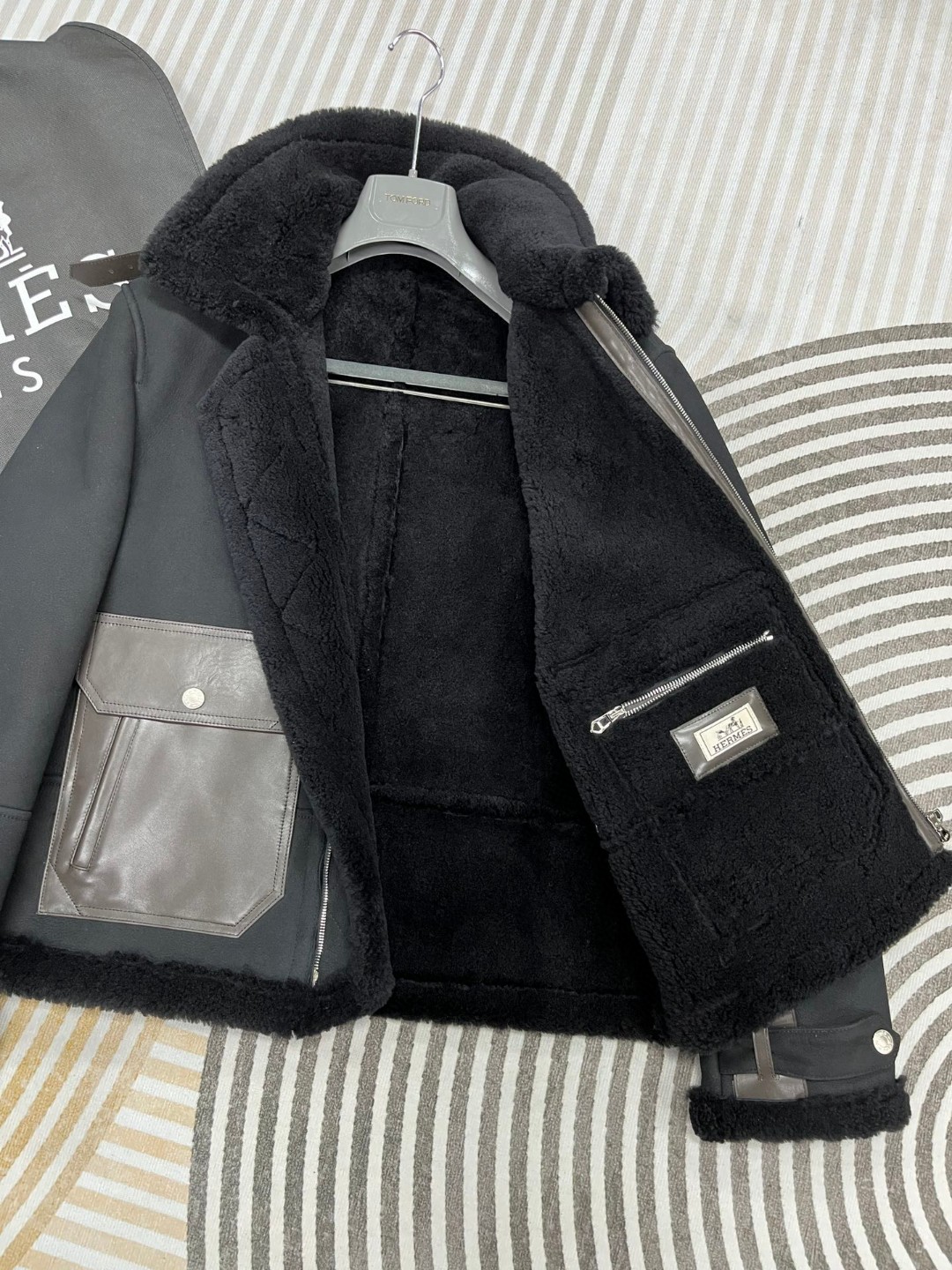 HERMES 爱马仕 皮毛一体拉链外套 夹克 皮衣 长袖 保暖 黑色 