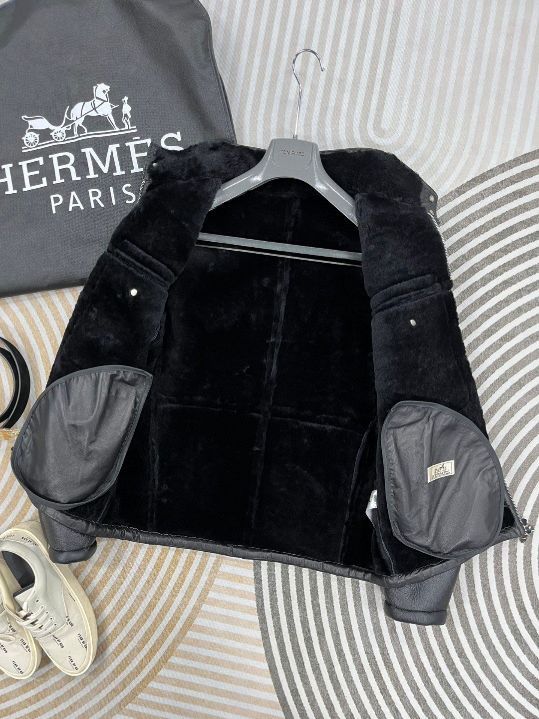 HERMES 爱马仕 皮毛一体拉链外套 夹克 皮衣 长袖 保暖 黑色 