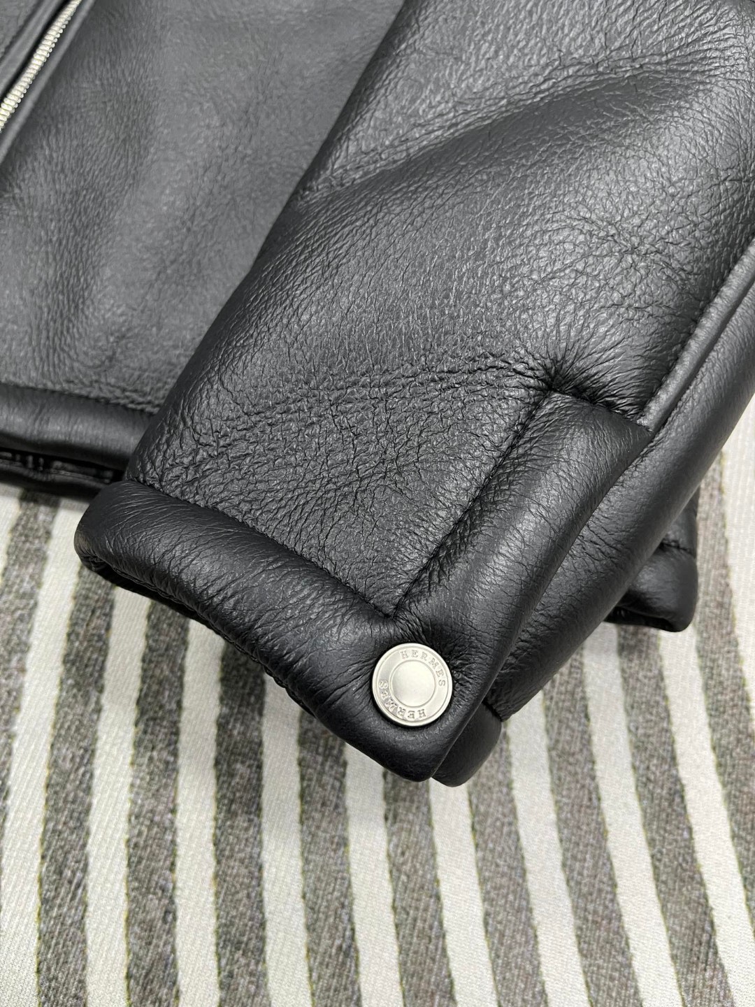 HERMES 爱马仕 皮毛一体拉链外套 夹克 皮衣 长袖 保暖 黑色 