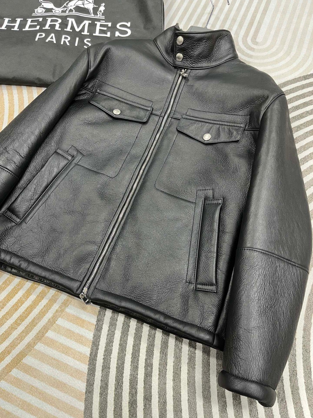 HERMES 爱马仕 皮毛一体拉链外套 夹克 皮衣 长袖 保暖 黑色 
