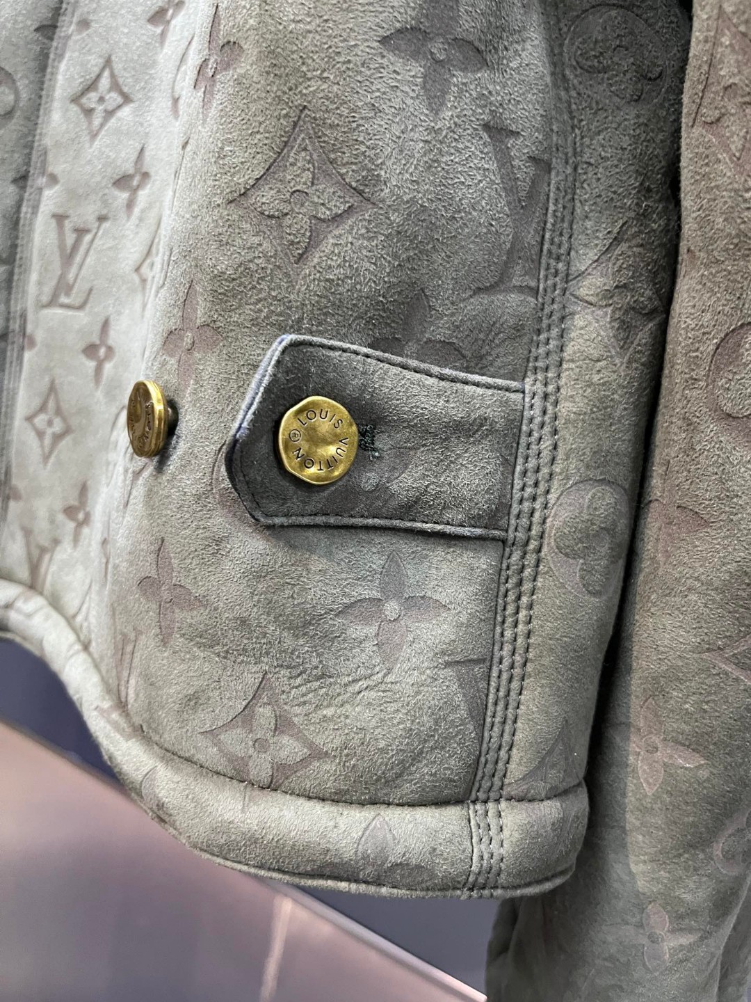 LOUIS VUITTON 路易威登 LV 皮毛一体压纹翻领夹克 外套 保暖 长袖 黑色 棕色 绿色