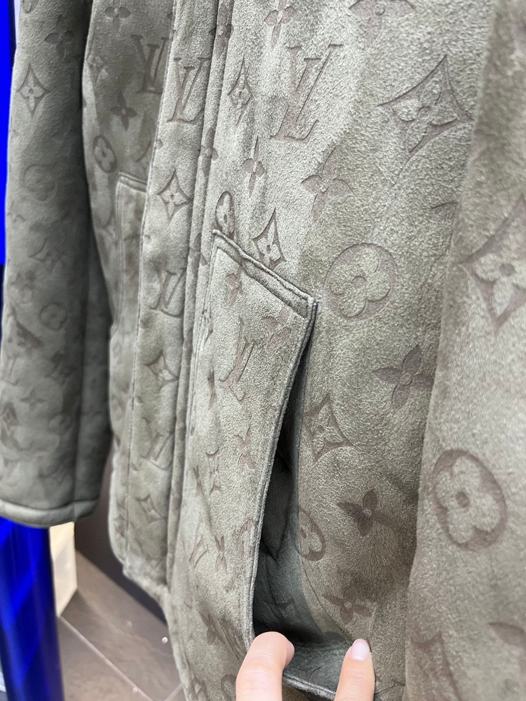 LOUIS VUITTON 路易威登 LV 皮毛一体压纹翻领夹克 外套 保暖 长袖 黑色 棕色 绿色