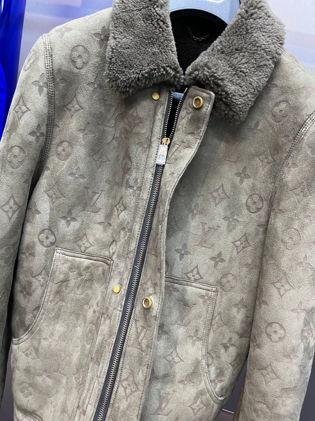 LOUIS VUITTON 路易威登 LV 皮毛一体压纹翻领夹克 外套 保暖 长袖 黑色 棕色 绿色