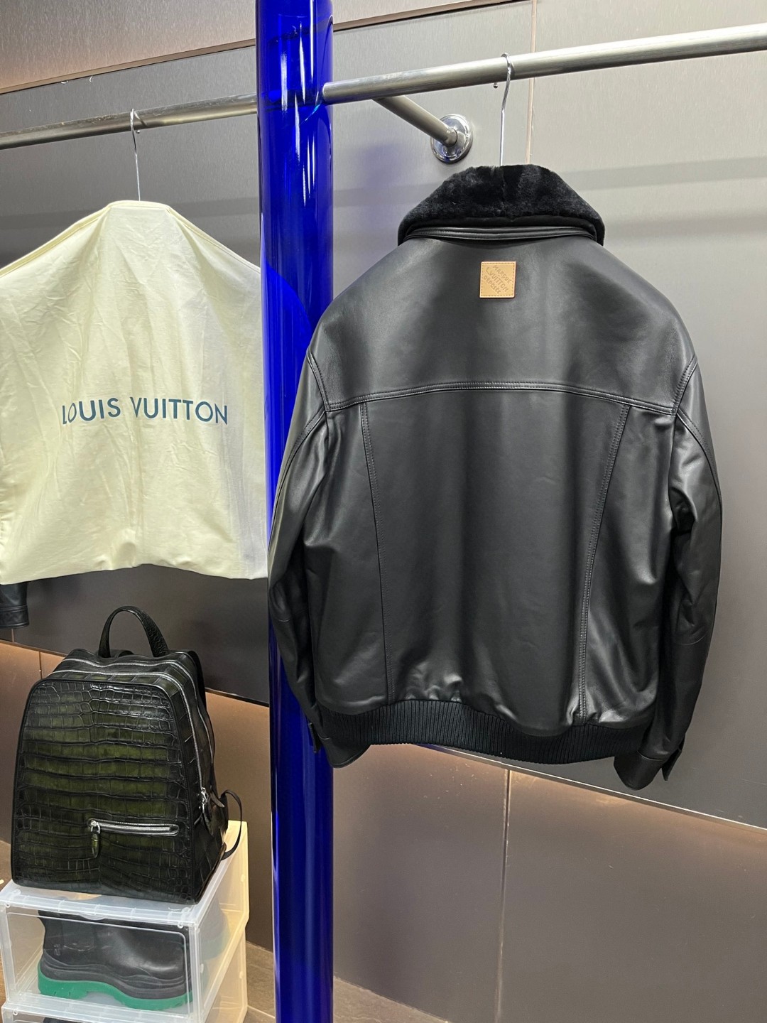 LOUIS VUITTON 路易威登 LV 可拆卸羊毛毛领夹棉羊皮夹克 皮衣 外套 保暖 长袖 黑色 白色