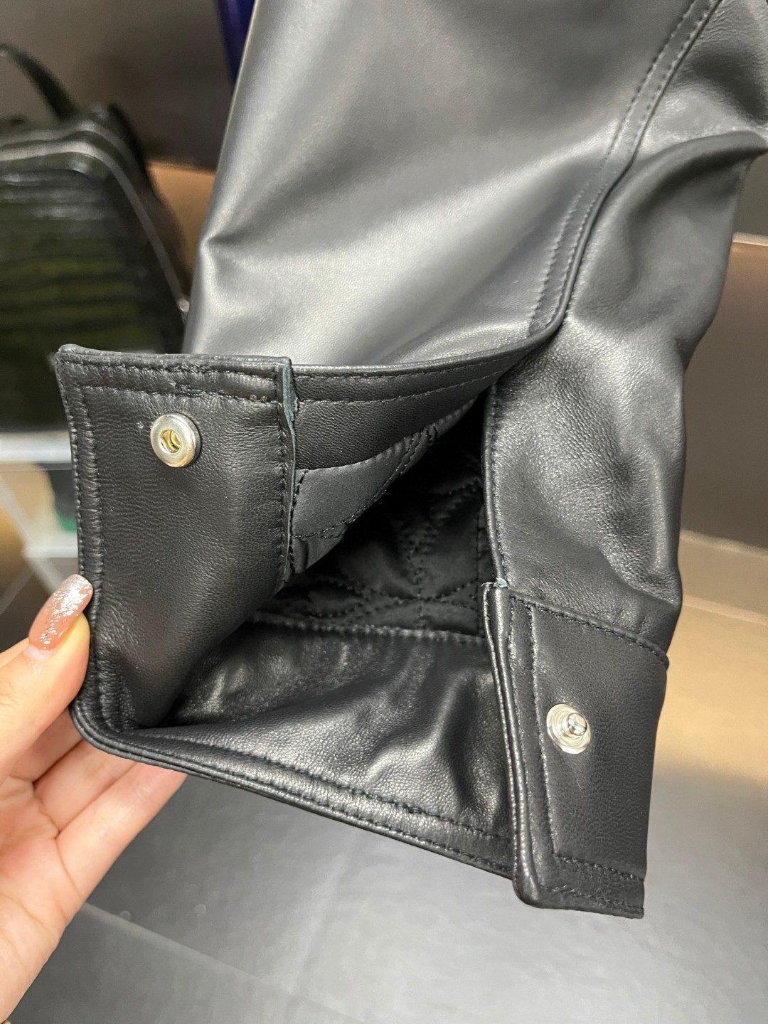 LOUIS VUITTON 路易威登 LV 可拆卸羊毛毛领夹棉羊皮夹克 皮衣 外套 保暖 长袖 黑色 白色