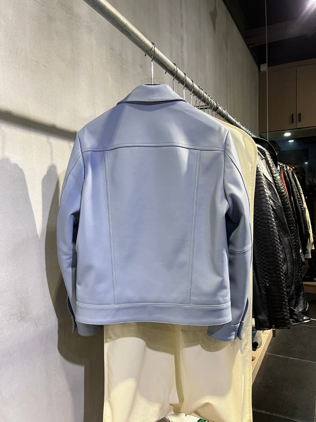 LOUIS VUITTON 路易威登 LV 时装款翻领皮衣外套 夹克 长袖 蓝色