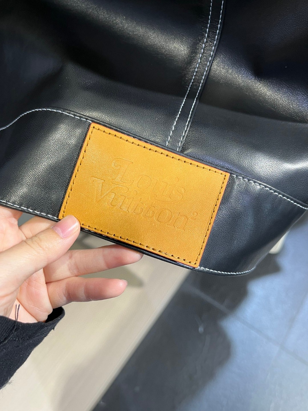 LOUIS VUITTON 路易威登 LV 时装款翻领皮衣外套 夹克 长袖 黑色