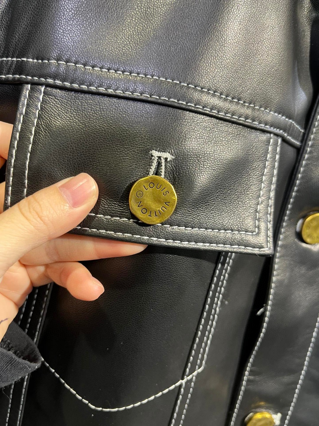 LOUIS VUITTON 路易威登 LV 时装款翻领皮衣外套 夹克 长袖 黑色