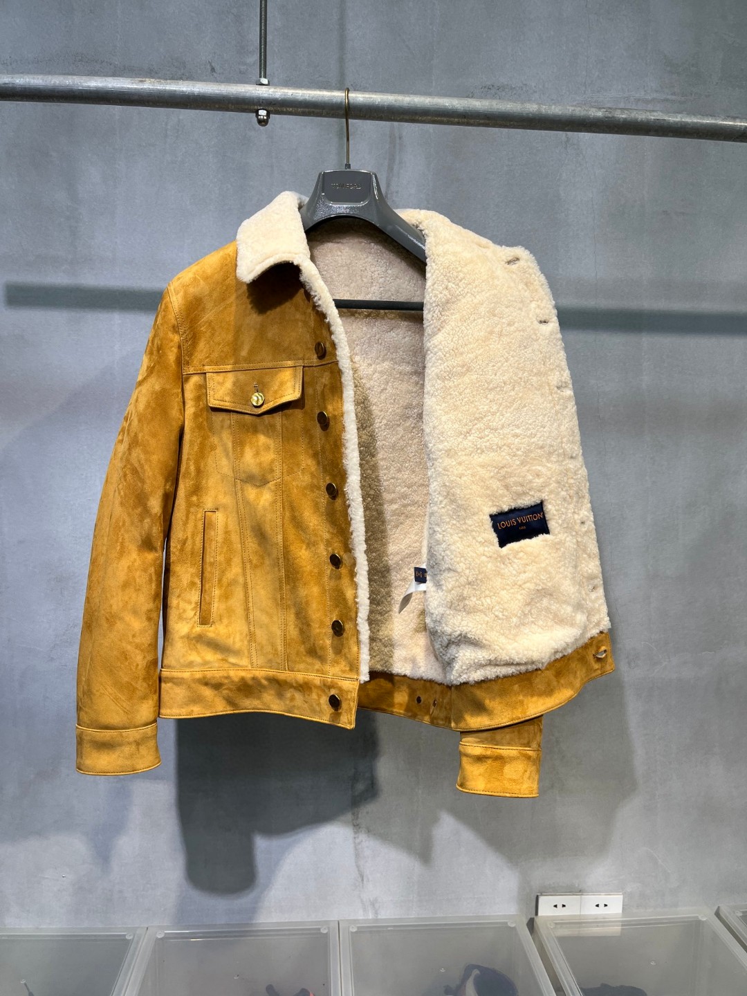 LOUIS VUITTON 路易威登 LV 皮毛一体翻领外套 夹克 保暖 长袖 黄色 