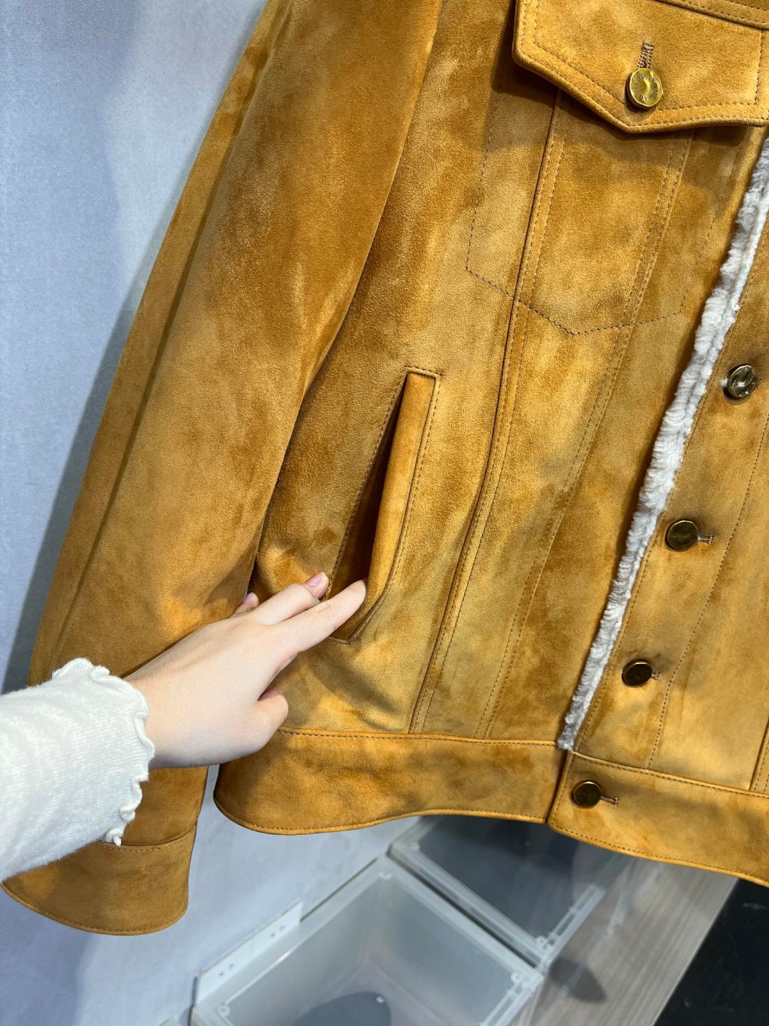 LOUIS VUITTON 路易威登 LV 皮毛一体翻领外套 夹克 保暖 长袖 黄色 