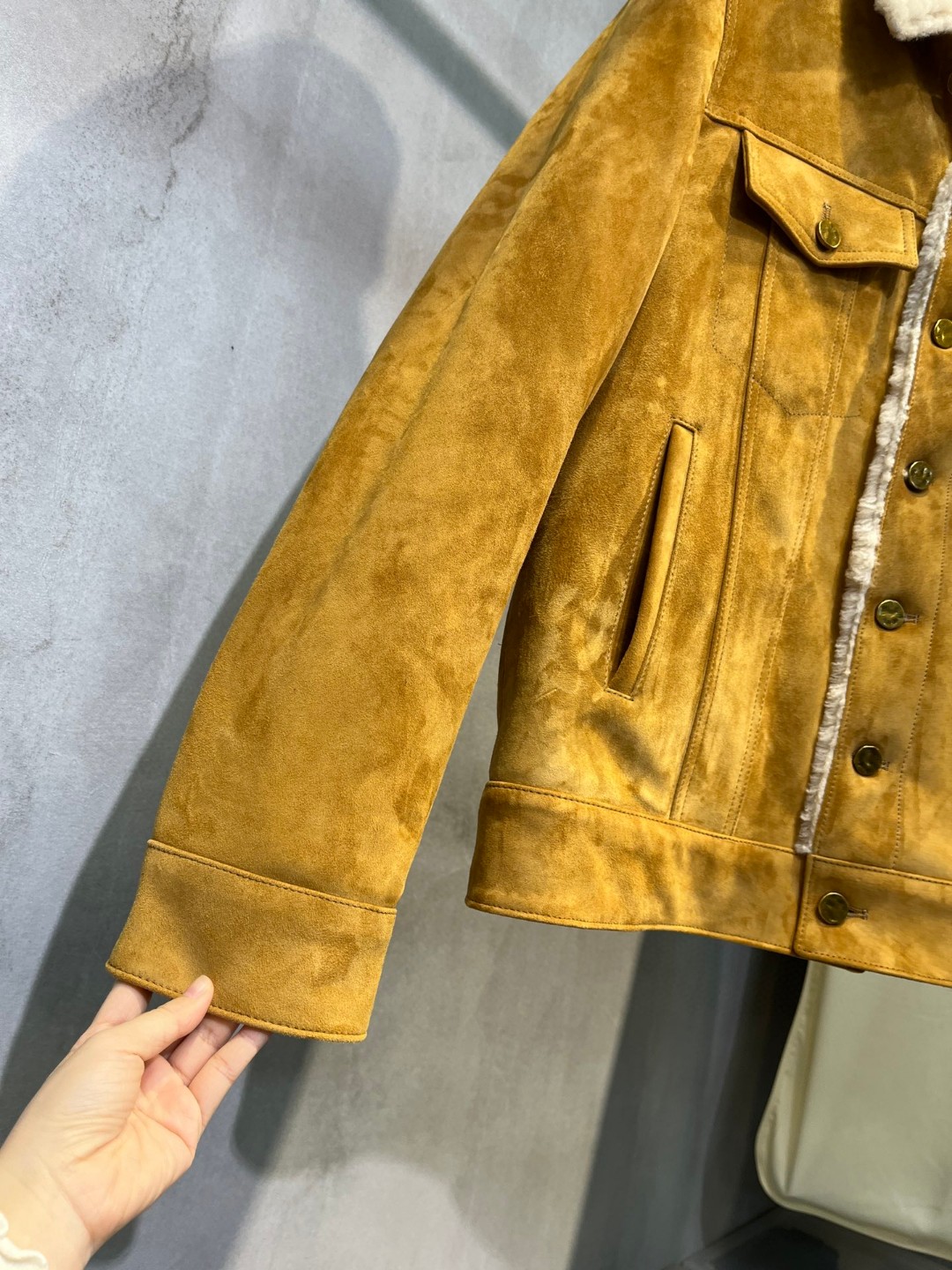 LOUIS VUITTON 路易威登 LV 皮毛一体翻领外套 夹克 保暖 长袖 黄色 