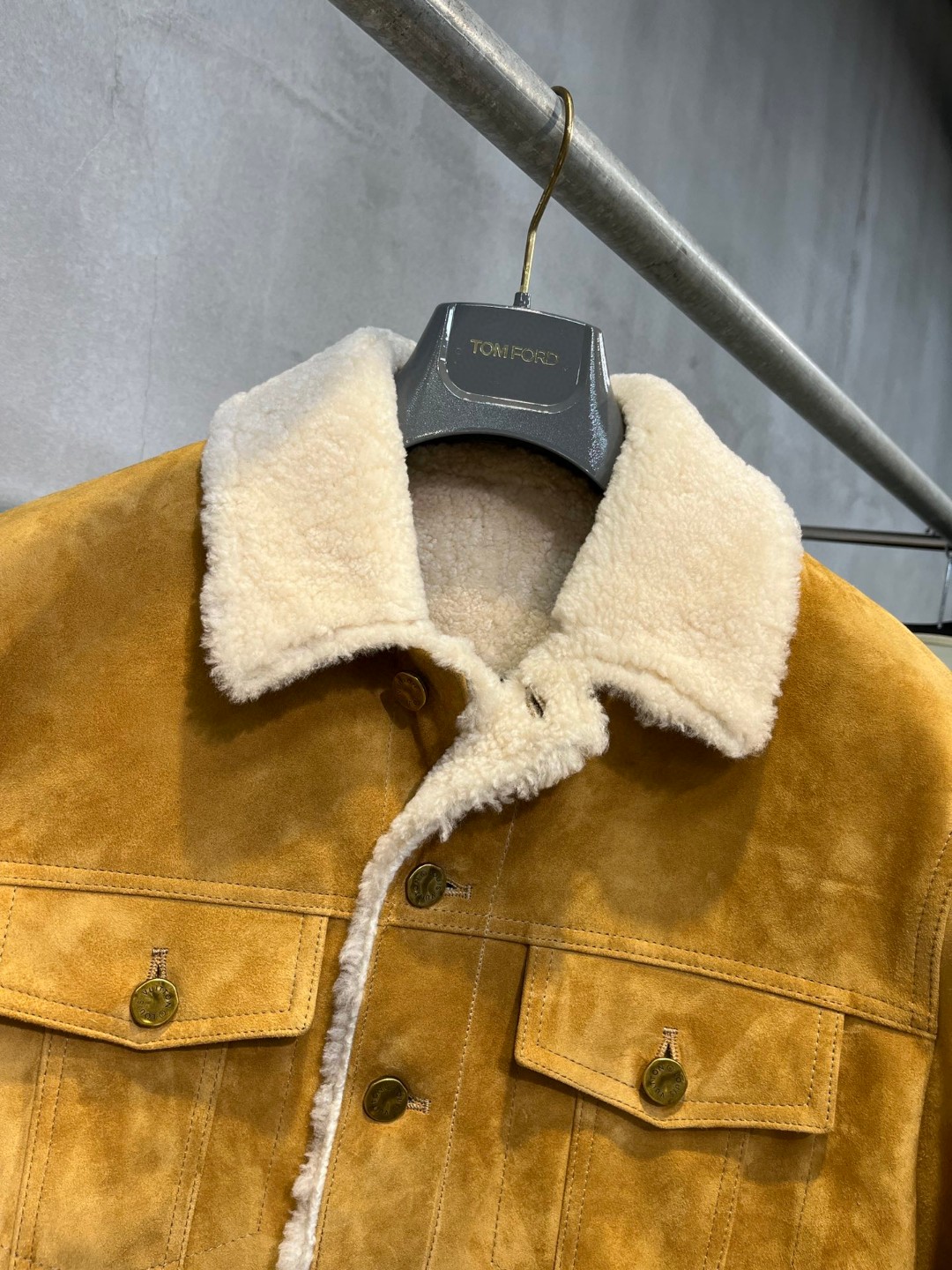 LOUIS VUITTON 路易威登 LV 皮毛一体翻领外套 夹克 保暖 长袖 黄色 