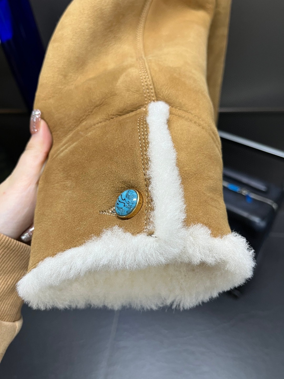 LOUIS VUITTON 路易威登 LV 皮毛一体翻领夹克 皮衣 外套 保暖 长袖 驼色 1AFXJ3