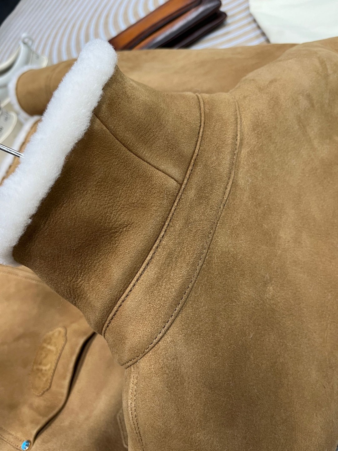 LOUIS VUITTON 路易威登 LV 皮毛一体翻领夹克 皮衣 外套 保暖 长袖 驼色 1AFXJ3