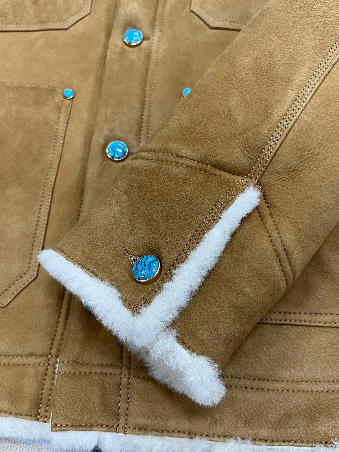 LOUIS VUITTON 路易威登 LV 皮毛一体翻领夹克 皮衣 外套 保暖 长袖 驼色 1AFXJ3