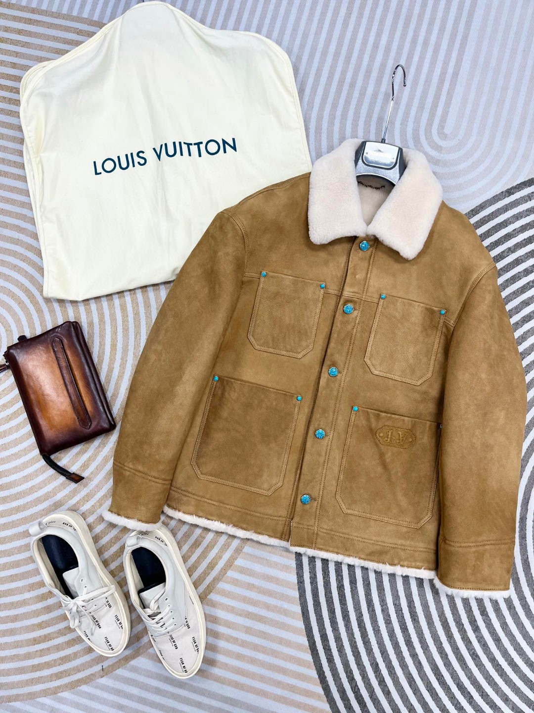 LOUIS VUITTON 路易威登 LV 皮毛一体翻领夹克 皮衣 外套 保暖 长袖 驼色 1AFXJ3