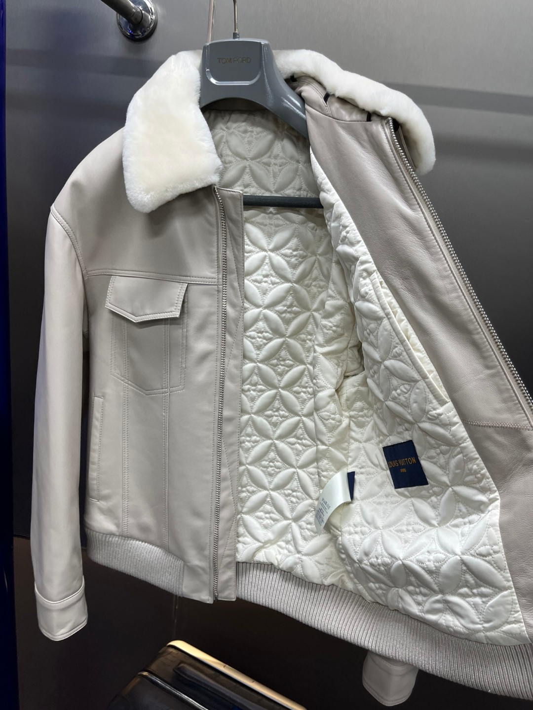 LOUIS VUITTON 路易威登 LV 可拆卸羊毛毛领夹棉羊皮夹克 皮衣 外套 保暖 长袖 黑色 白色