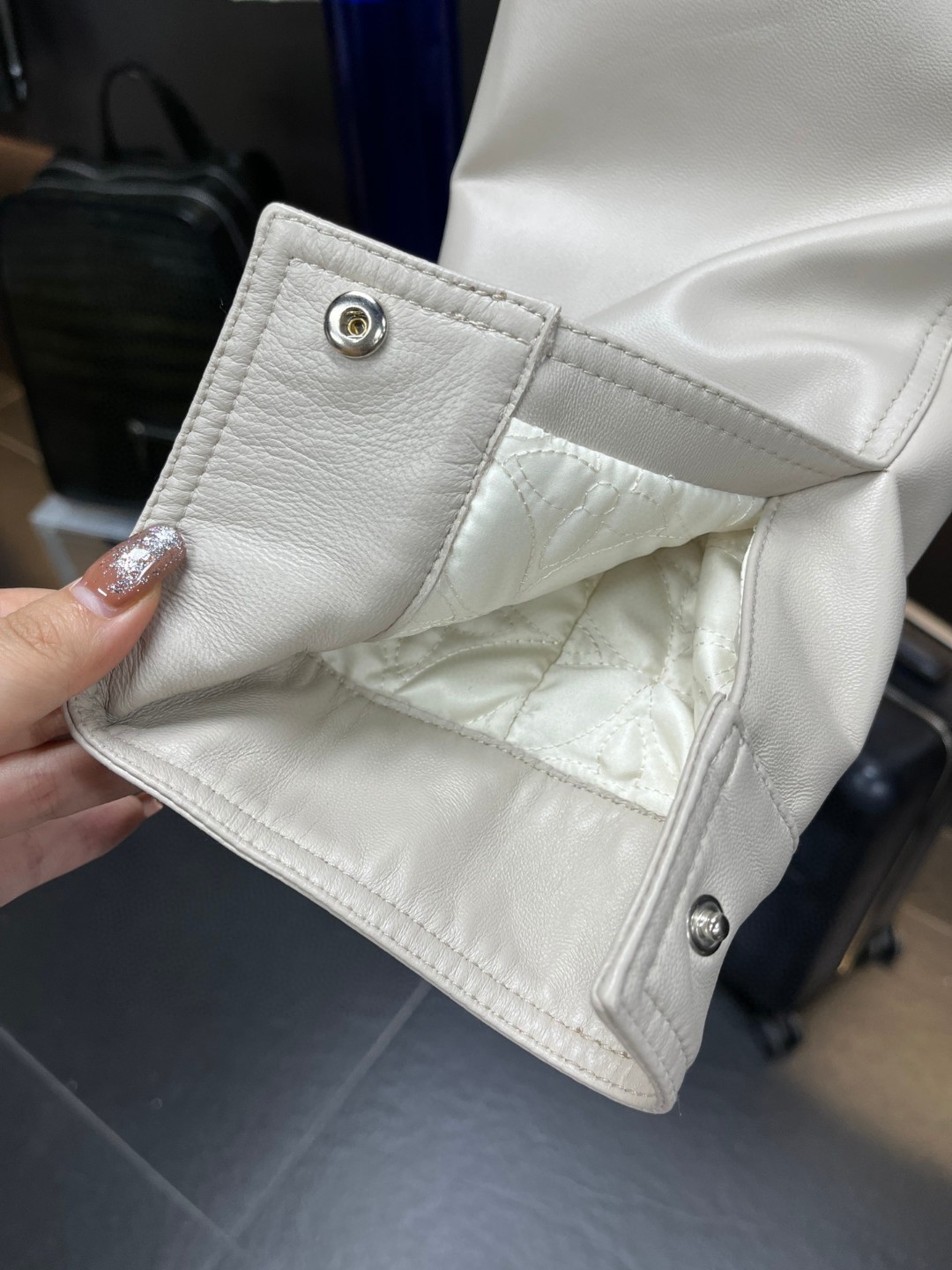 LOUIS VUITTON 路易威登 LV 可拆卸羊毛毛领夹棉羊皮夹克 皮衣 外套 保暖 长袖 黑色 白色