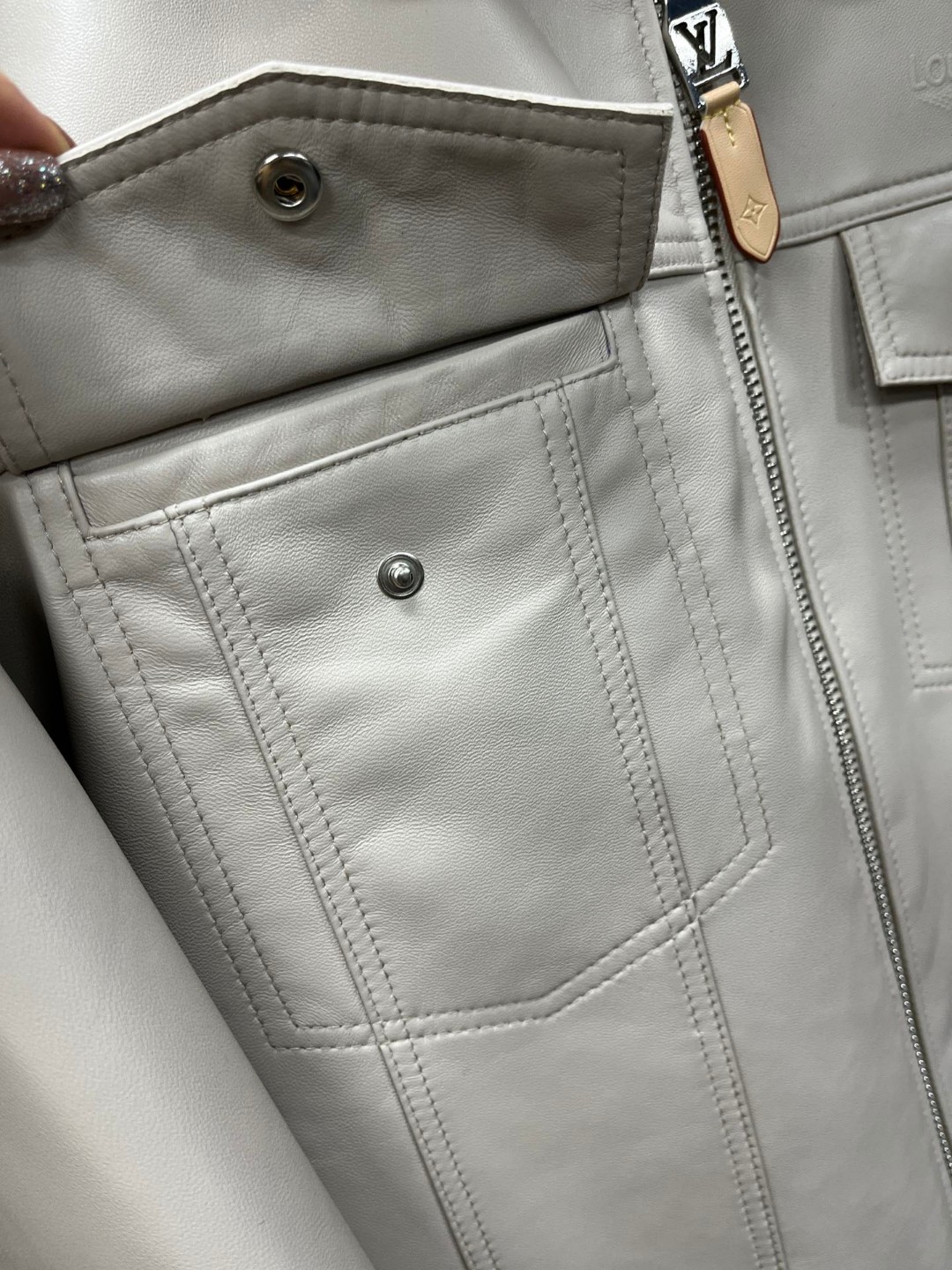 LOUIS VUITTON 路易威登 LV 可拆卸羊毛毛领夹棉羊皮夹克 皮衣 外套 保暖 长袖 黑色 白色