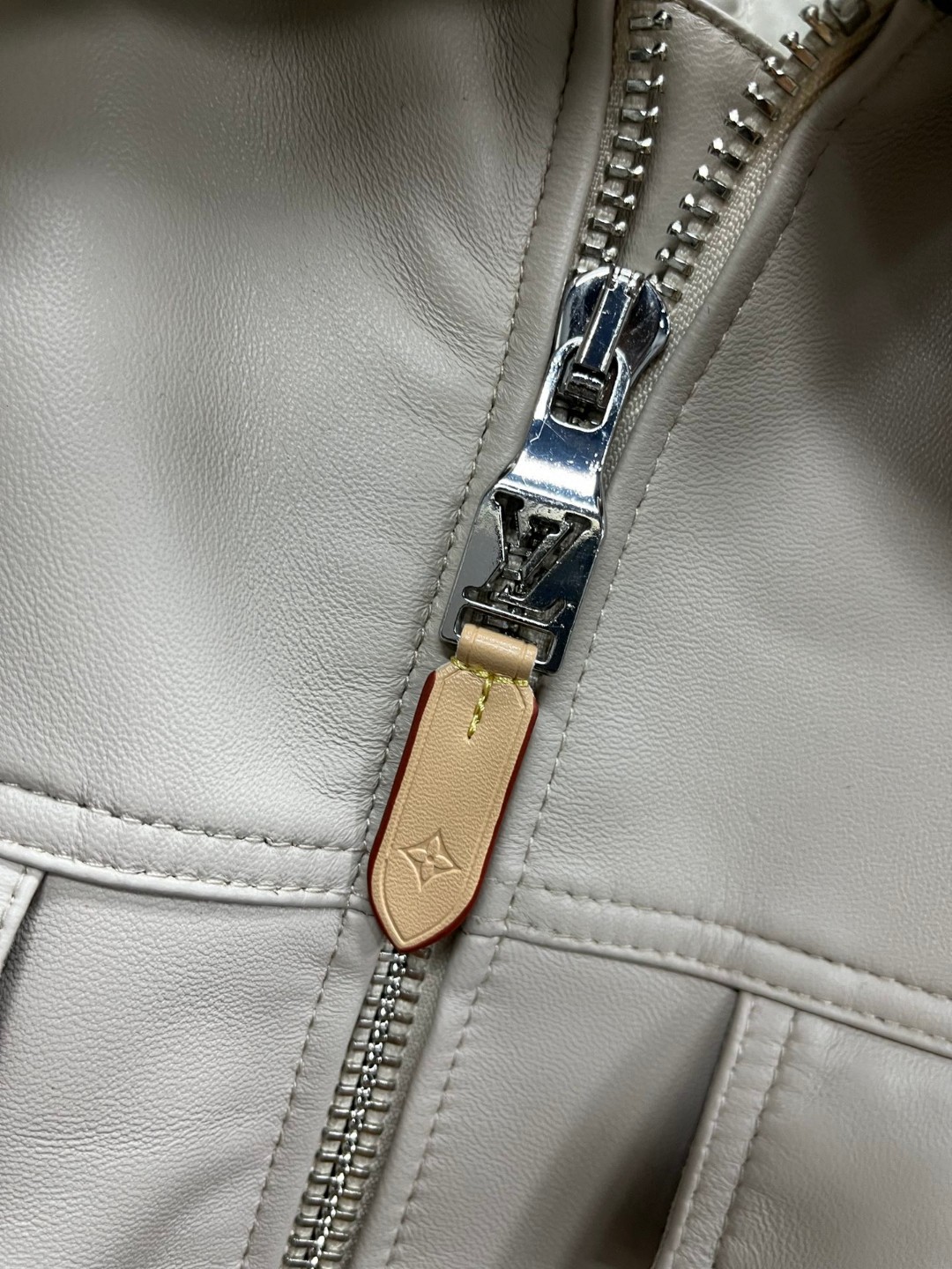 LOUIS VUITTON 路易威登 LV 可拆卸羊毛毛领夹棉羊皮夹克 皮衣 外套 保暖 长袖 黑色 白色