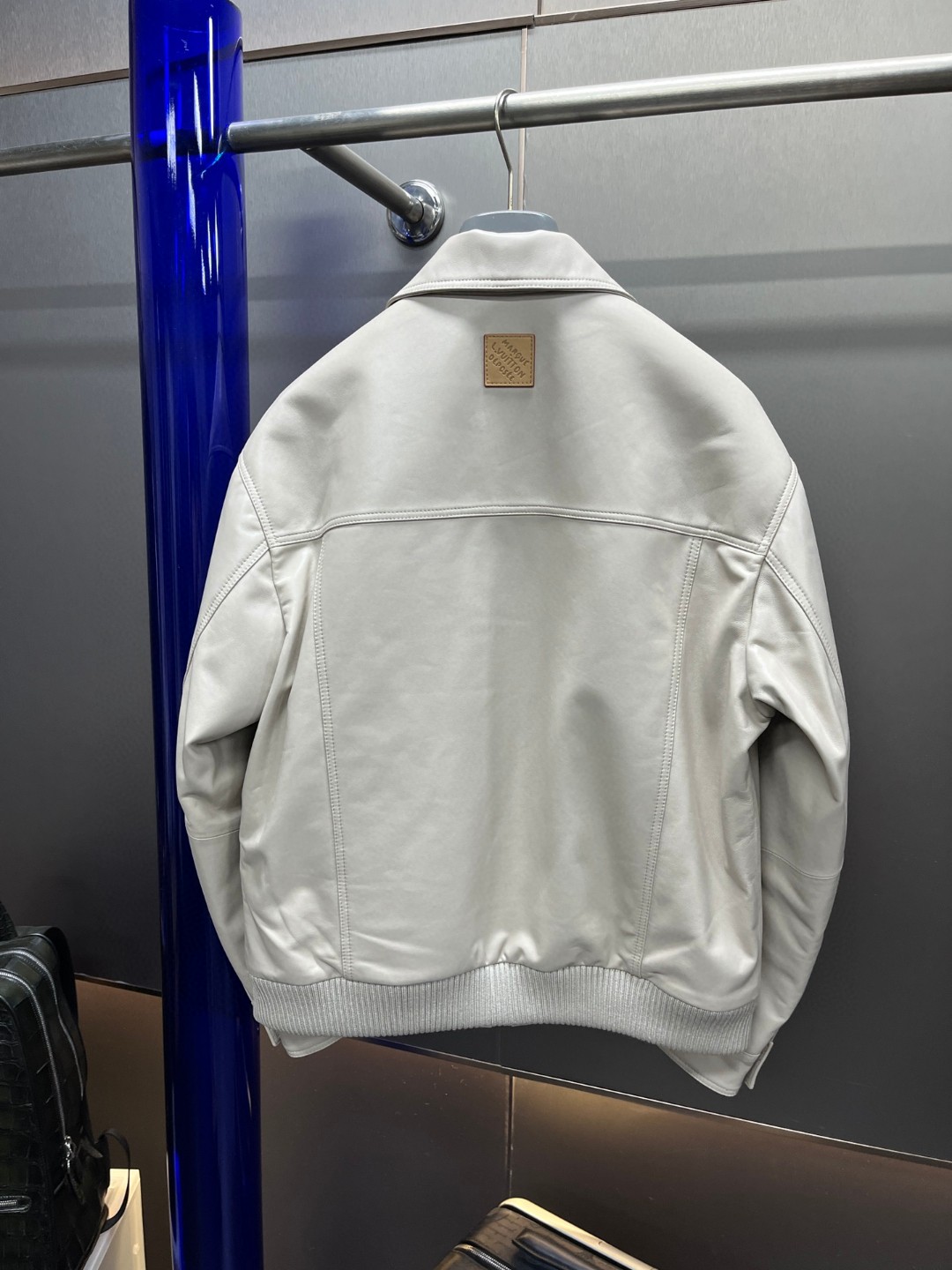 LOUIS VUITTON 路易威登 LV 可拆卸羊毛毛领夹棉羊皮夹克 皮衣 外套 保暖 长袖 黑色 白色