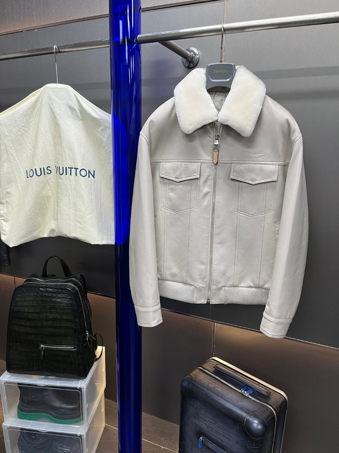 LOUIS VUITTON 路易威登 LV 可拆卸羊毛毛领夹棉羊皮夹克 皮衣 外套 保暖 长袖 黑色 白色