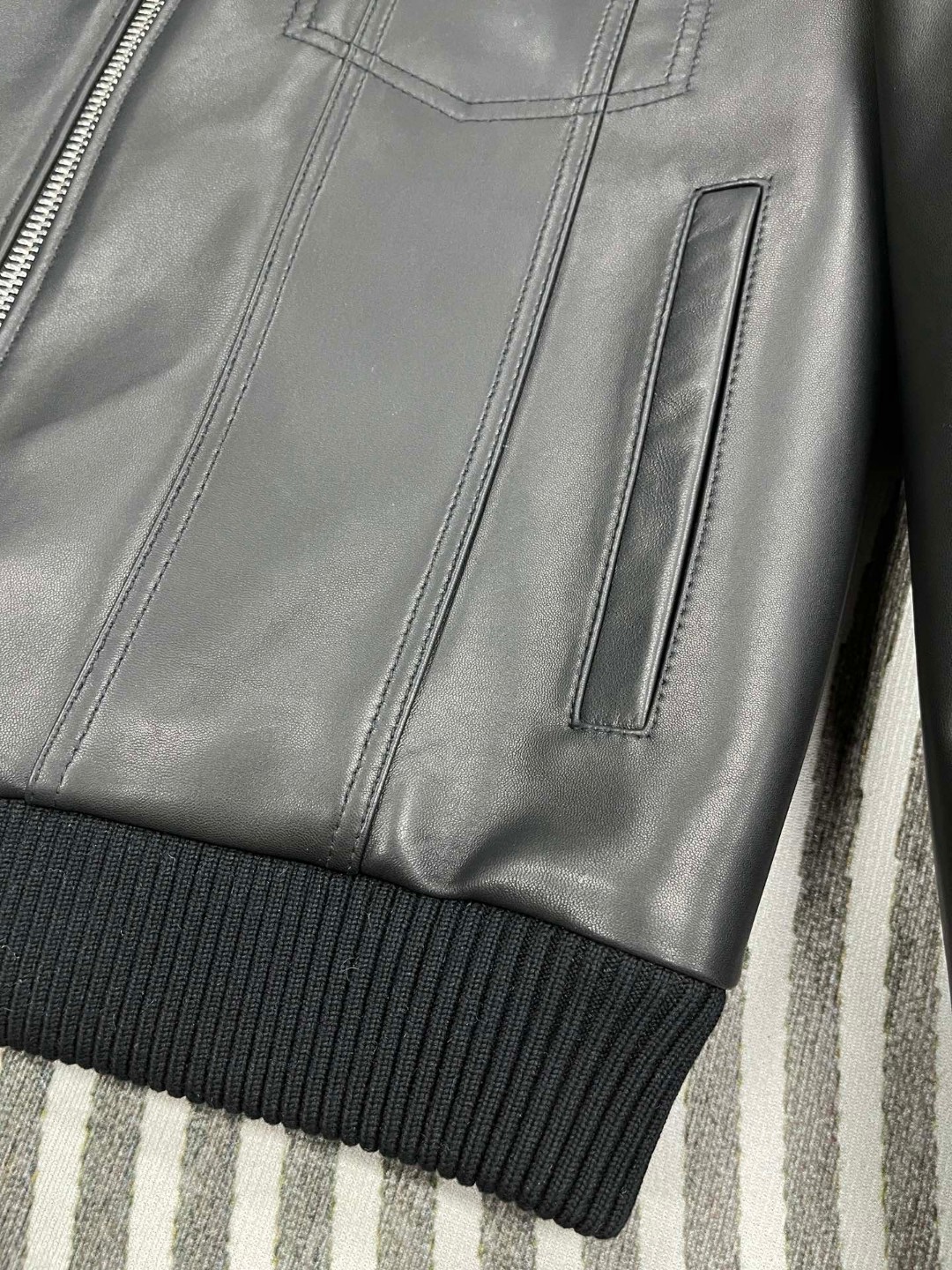 LOUIS VUITTON 路易威登 LV 可拆卸羊毛毛领夹棉羊皮夹克 皮衣 外套 保暖 长袖 黑色 白色